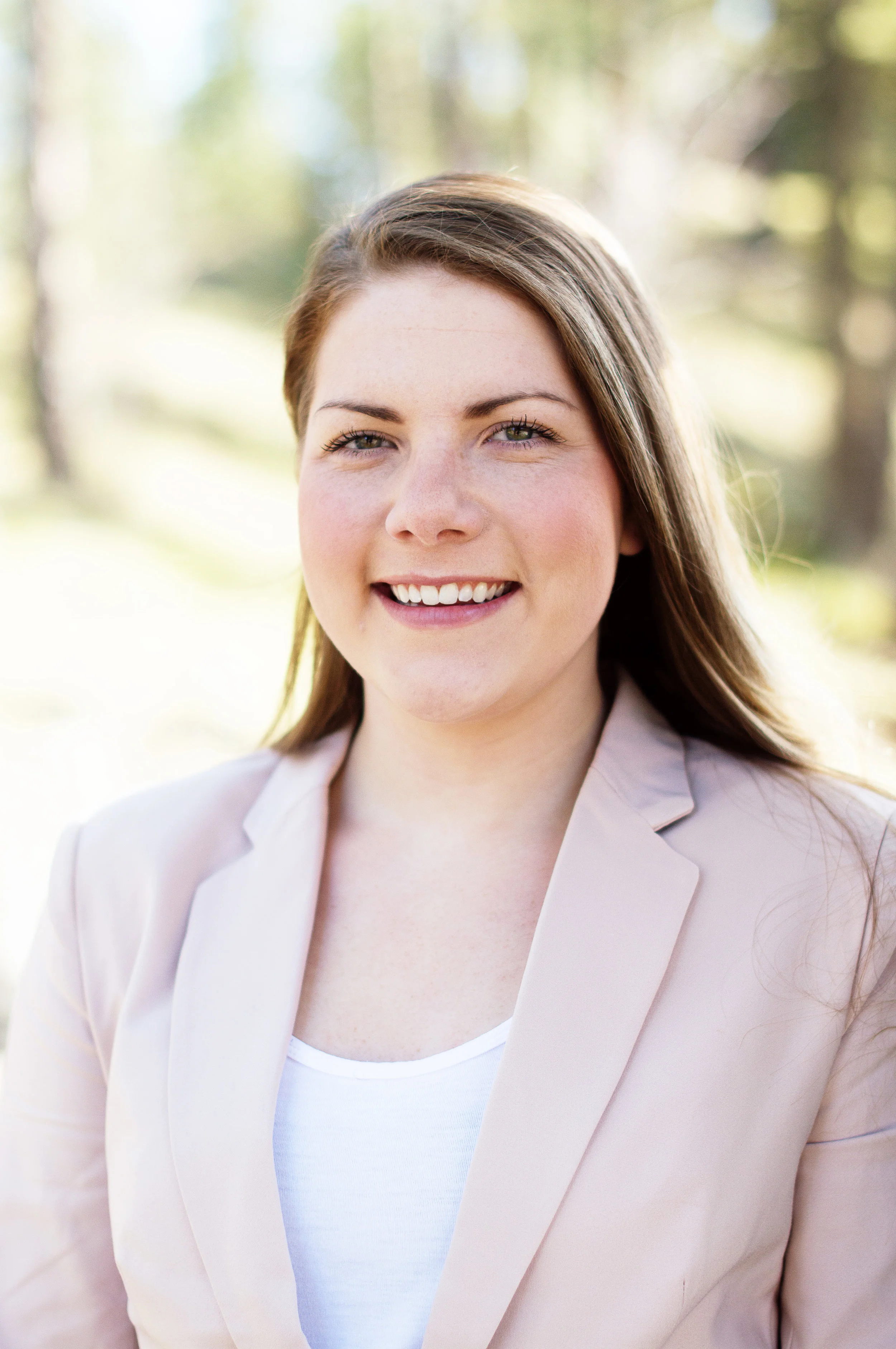 haley adams // outdoor business professional head shot session // spokane, wa