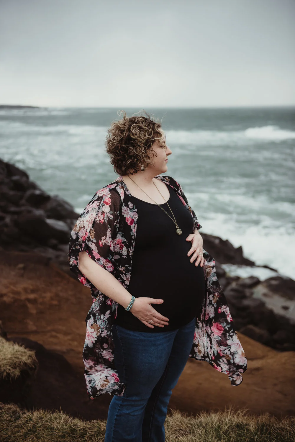 corrin &amp; nathan // oregon coast maternity session // fishing rock state park, or