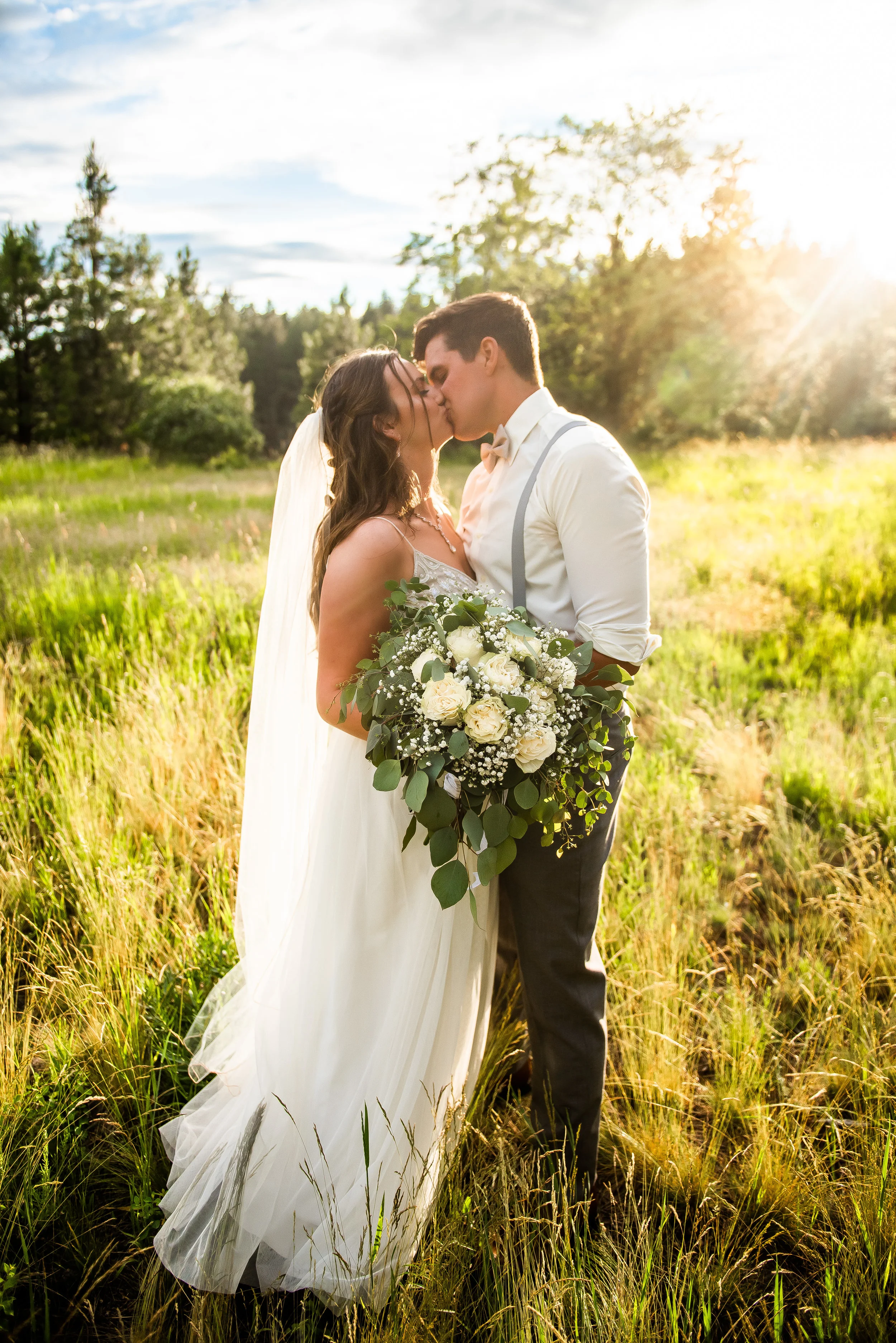 shayna &amp; matt // warm summer wedding // farragut state park, id
