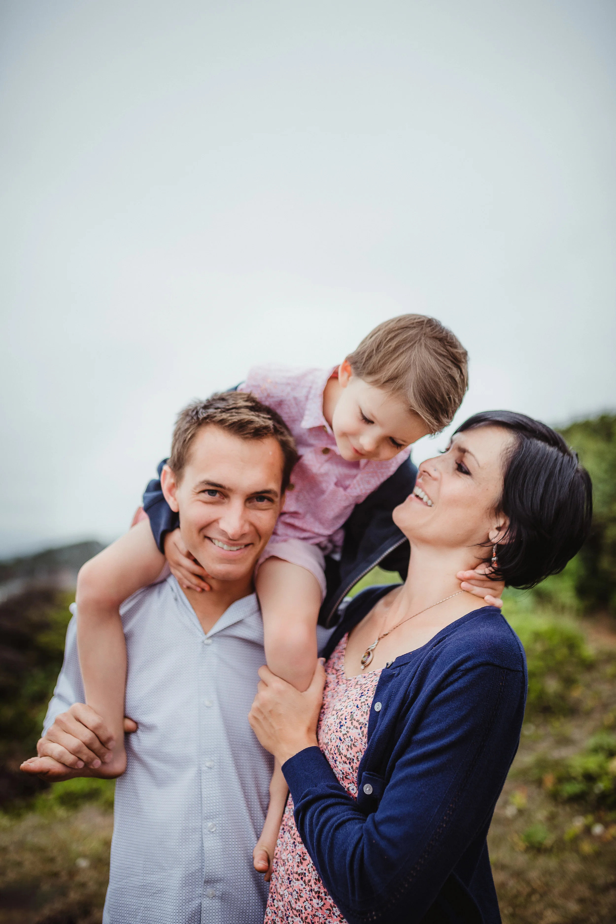rainy oregon coast beach vacation session // the jennings family // depoe bay or