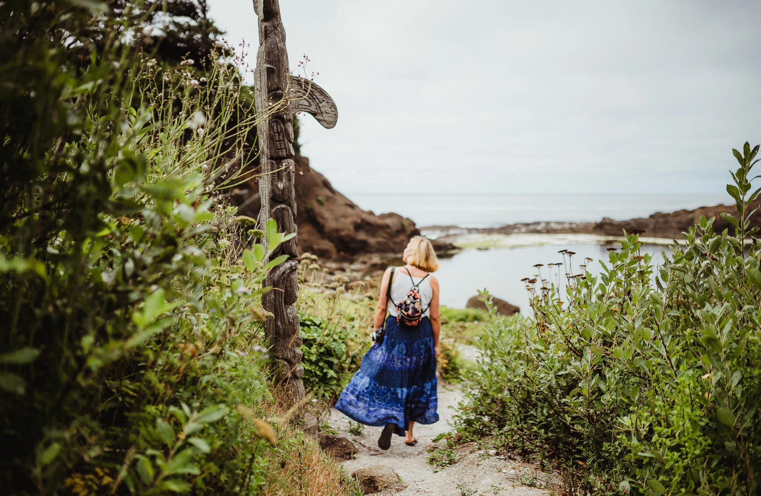 fun film-esque adventure session on the oregon coast // helen bevaqua // little whale cove or