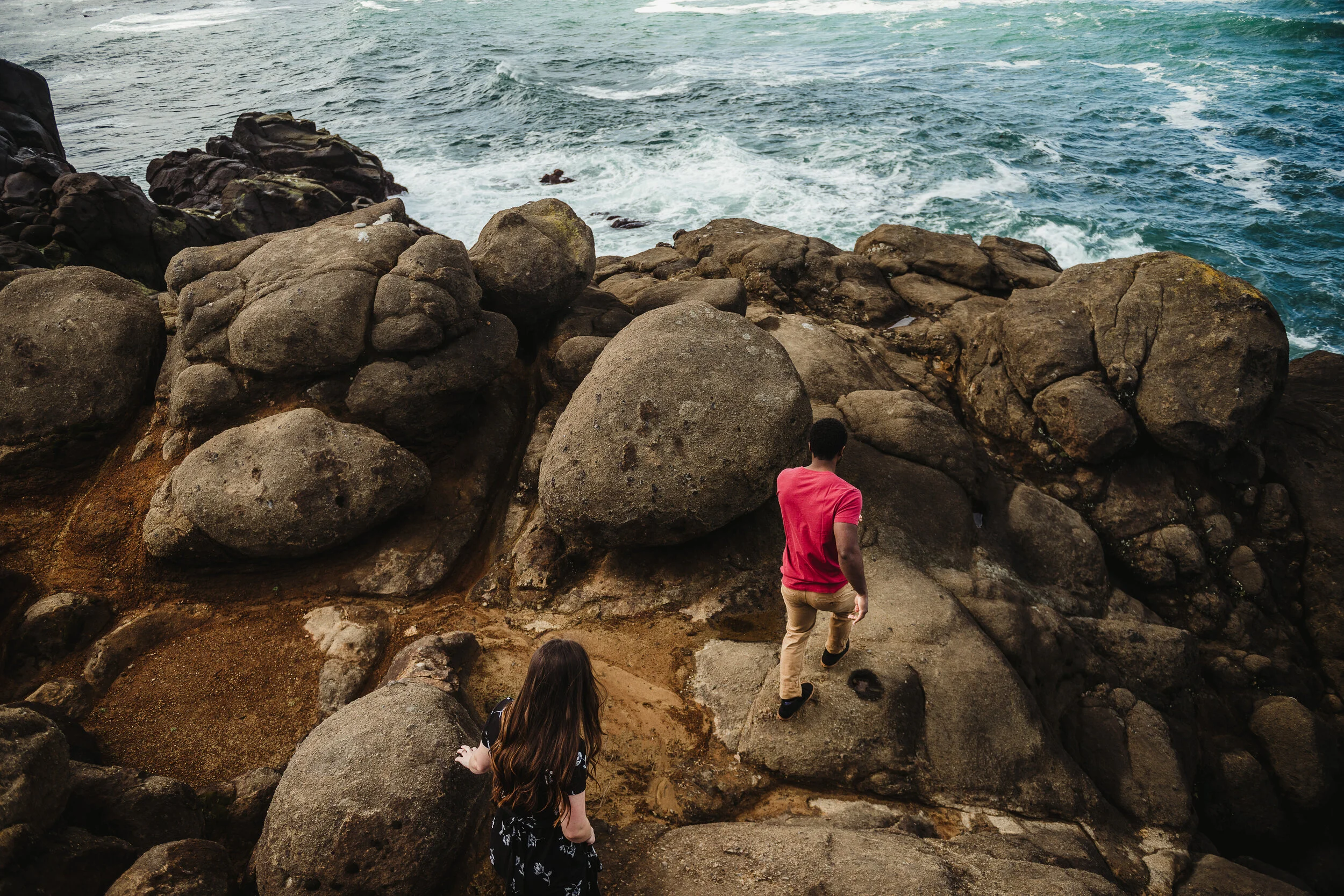 anna &amp; manny // oregon coast couple session // depoe bay, or