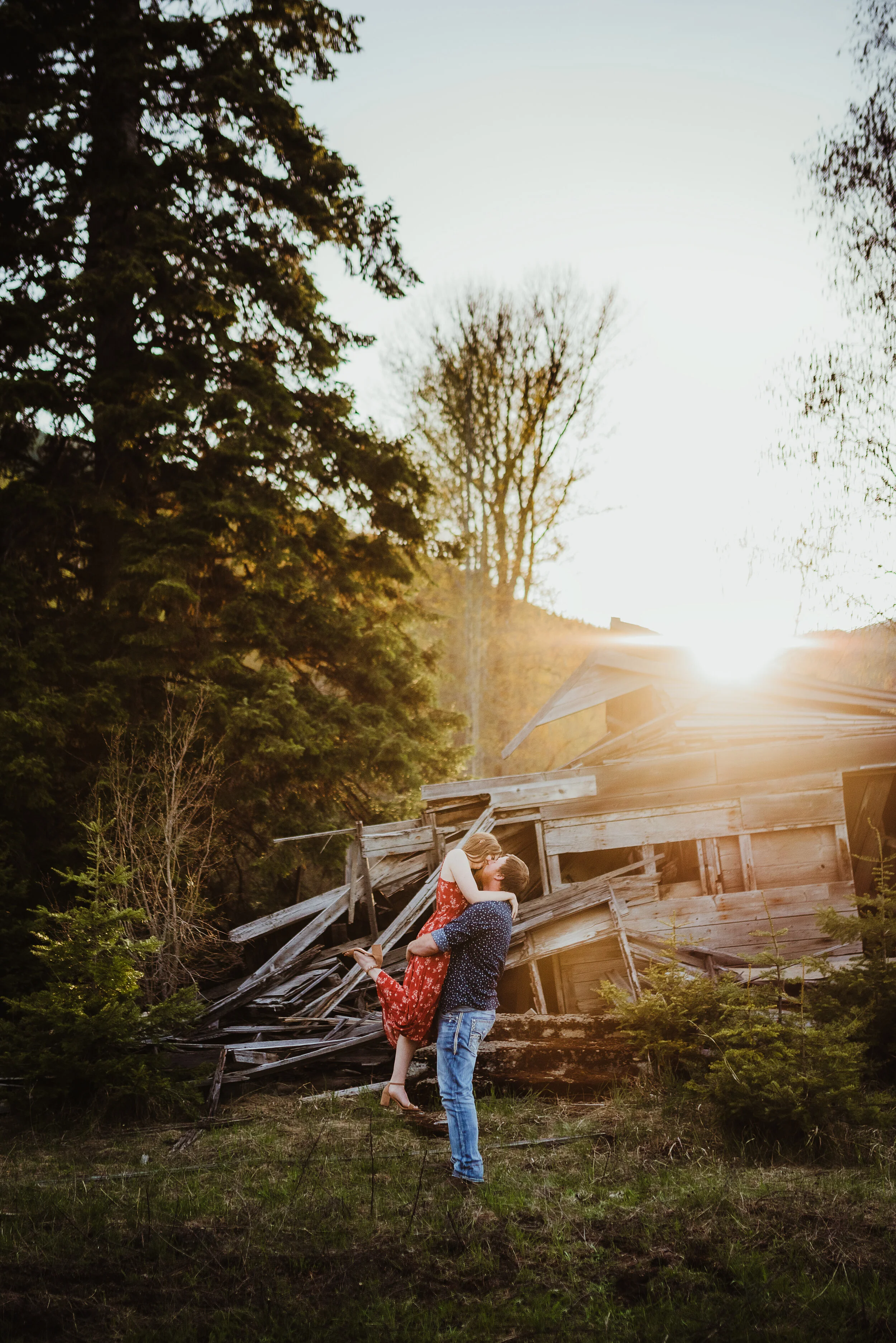 lauren &amp; dom // springtime engagement session // metaline falls, wa