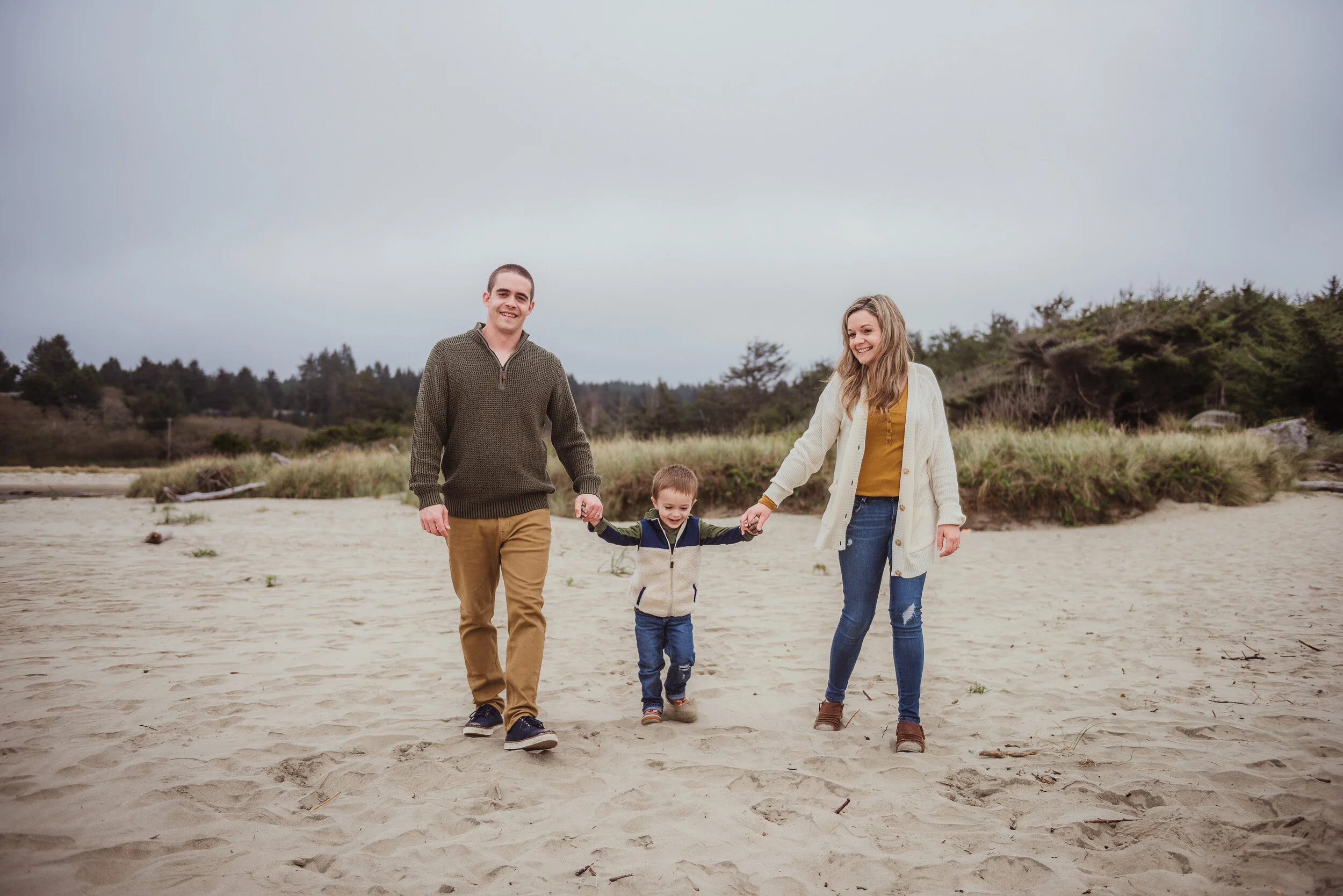 THE GROVES // BEACH FAMILY SESSION // NEWPORT, OR