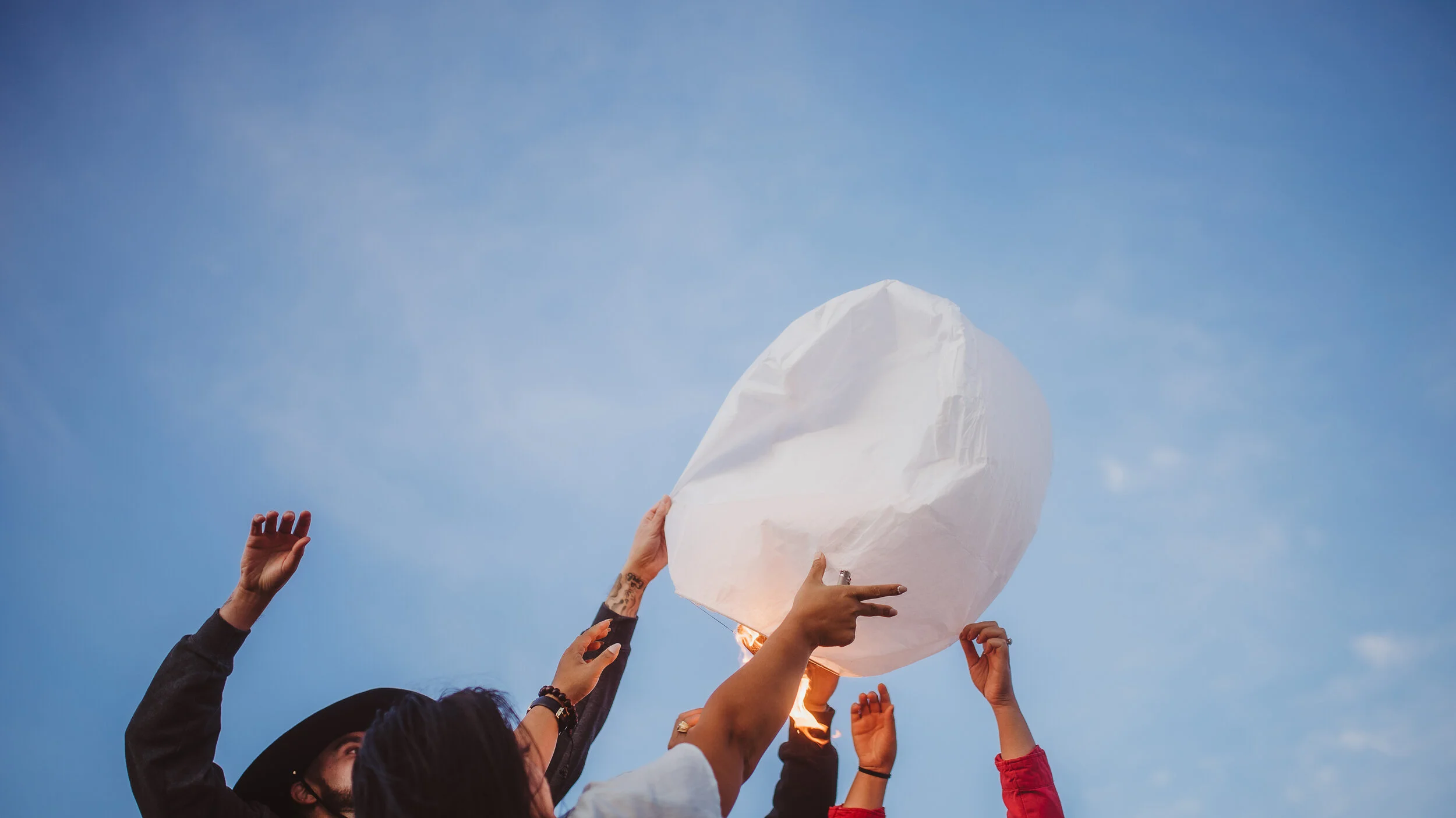beach family session // sentimental lantern lighting // gleneden beach, or 