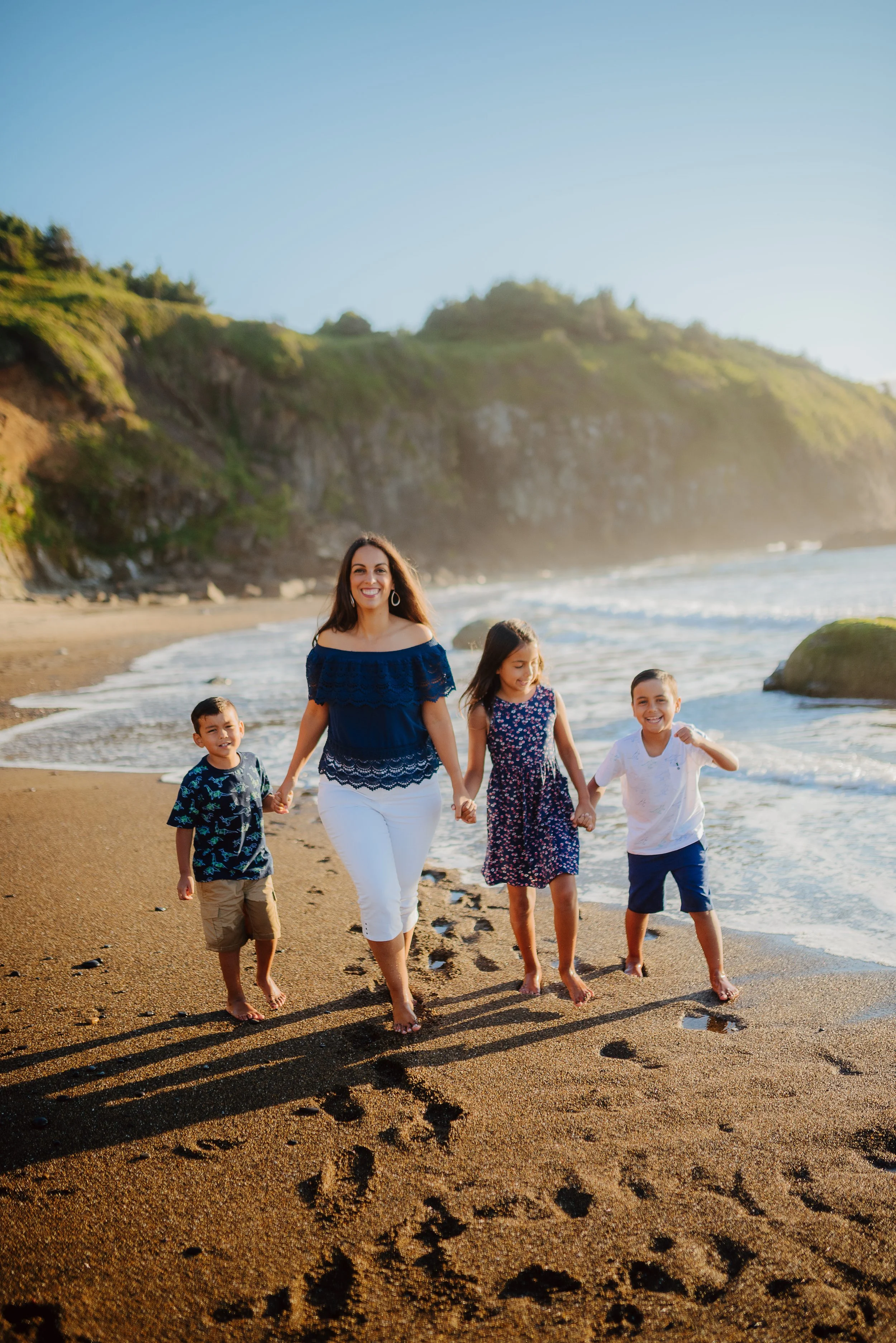 THE QUINONES FAMILY // BEACH FAMILY SESSION // DEPOE BAY, OR