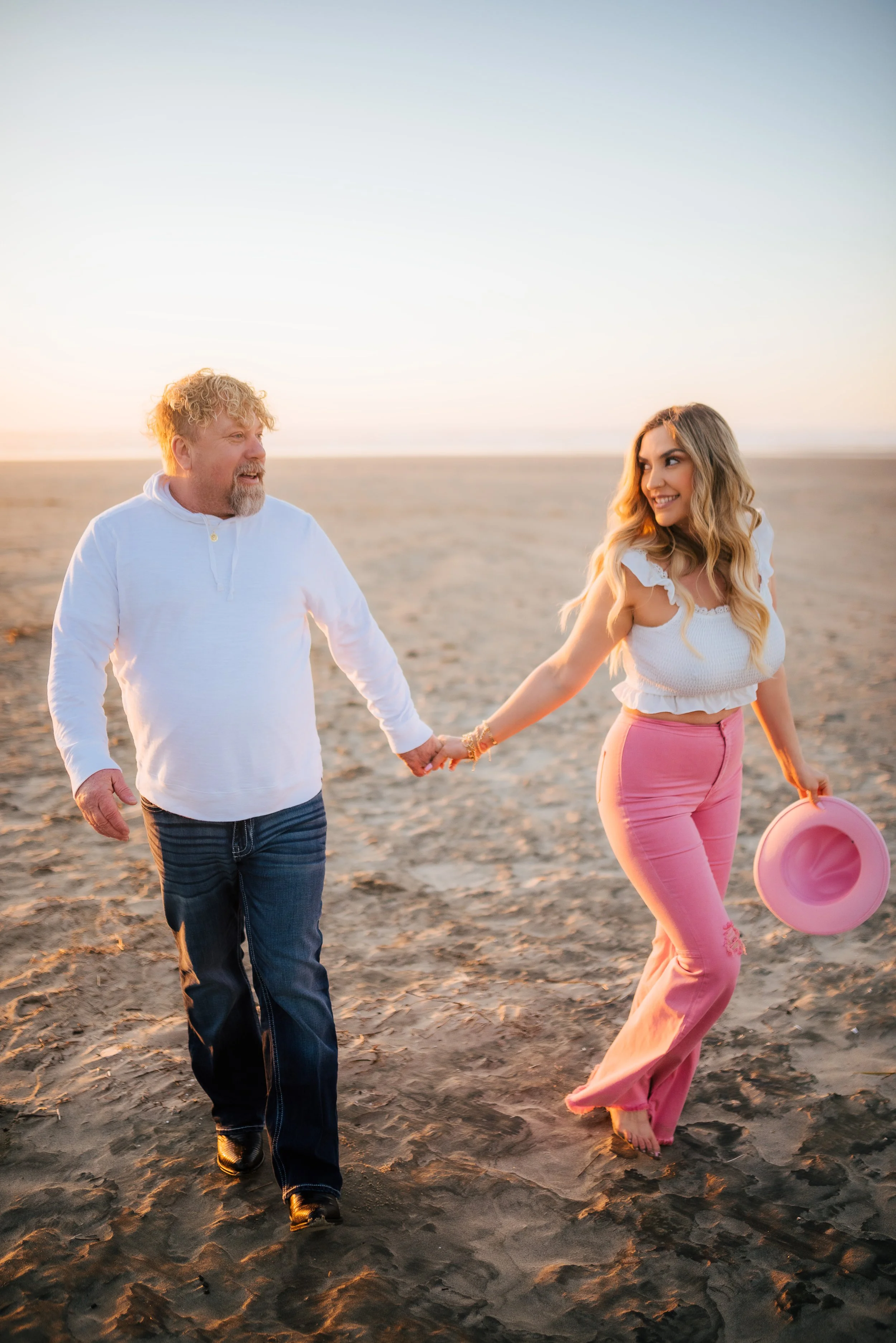 DREAMY SUNSET COUPLE SESSION ON THE OREGON COAST