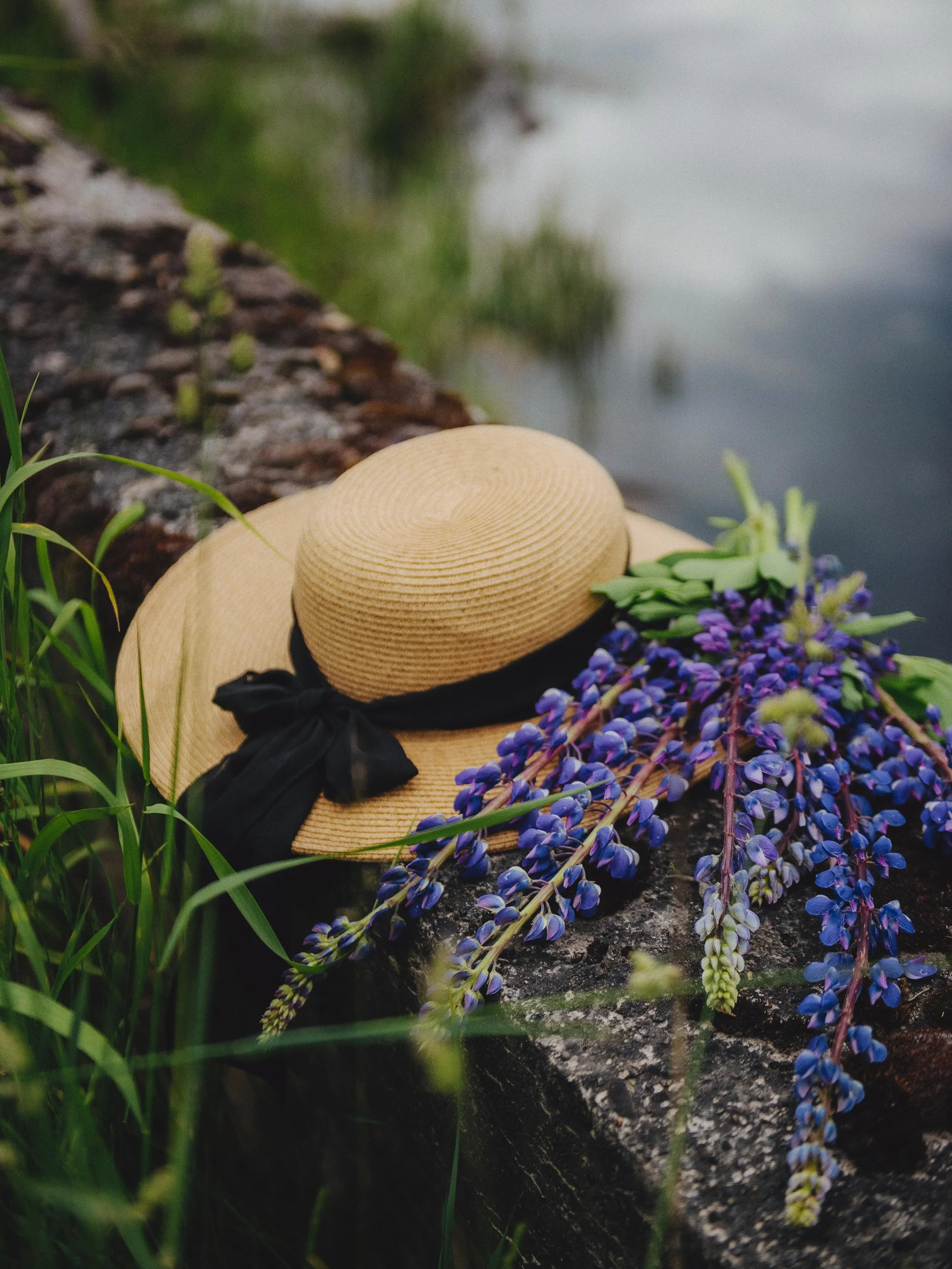 Over the old bridge at dusk🪻👒🕯️
Channeling all the Ghibli vibes here, specifically Kiki&rsquo;s Delivery Service went through my head when photographing this✨💛