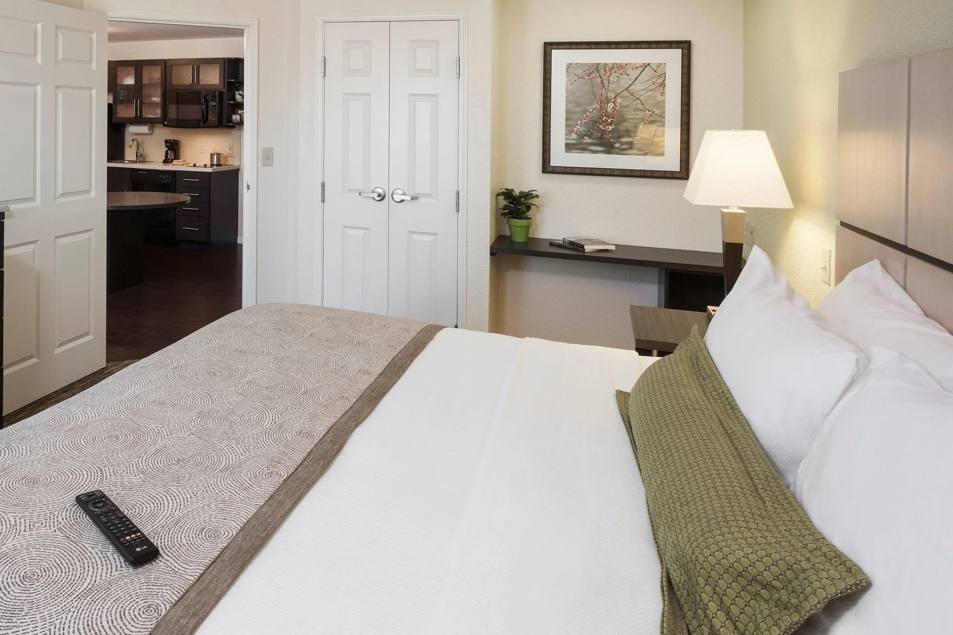 candlewood-suites-houston-4775947990-2x1.jpg