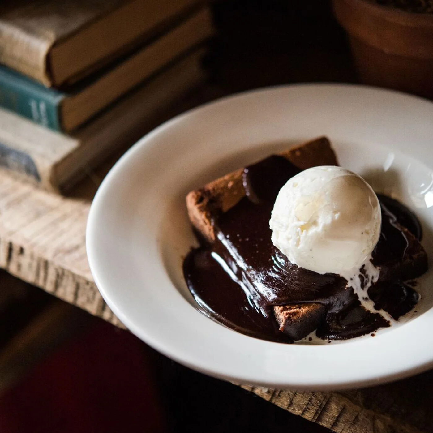Brownie com Calda de Chocolate