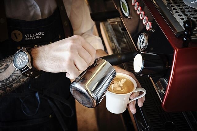 Love when the day starts with ☀️...then coffee, a little later in the morning for me.
This coffee was made {back when hotels were open} by one of the talented staff @seafieldhotel.
Image: @andrewbradley_photography.
.
.
.
.
#barista #seafieldhotel #c