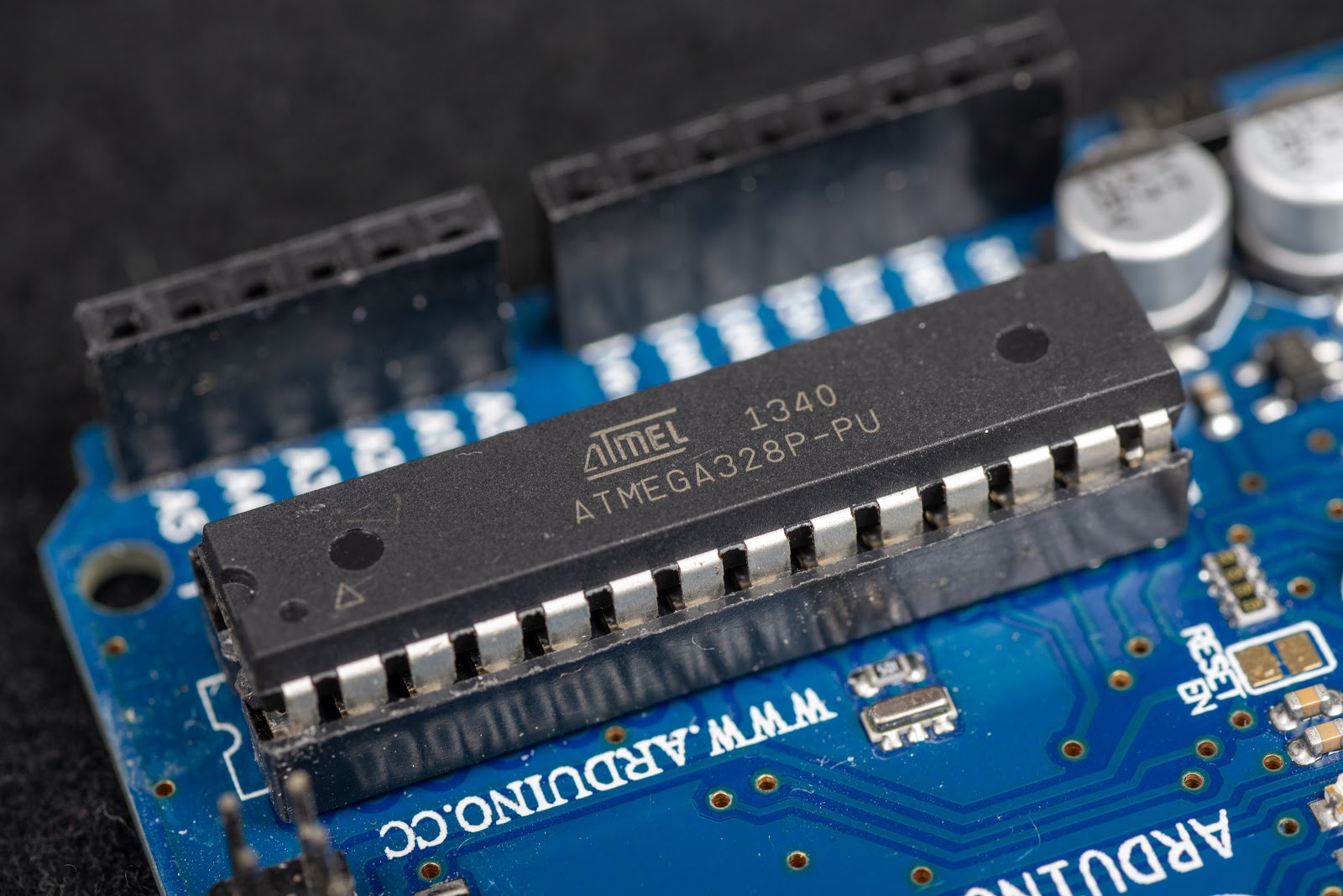 The Arduino Uno sports an ATmega328P microcontroller which has a single-core AVR CPU that can run at speeds of up to 20 MHz. The Arduino clocks it down to 16 MHz to keep it cool and steady.