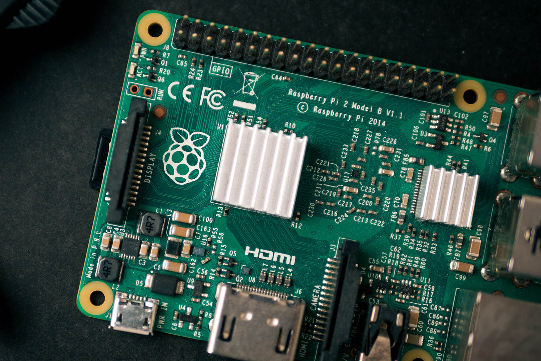 The new RPi-4B sports a broadcom BCM2837B0 SoC, which has an integrated quad-core ARM Cortex-A53 CPU running at a swift 1.4 GHz.