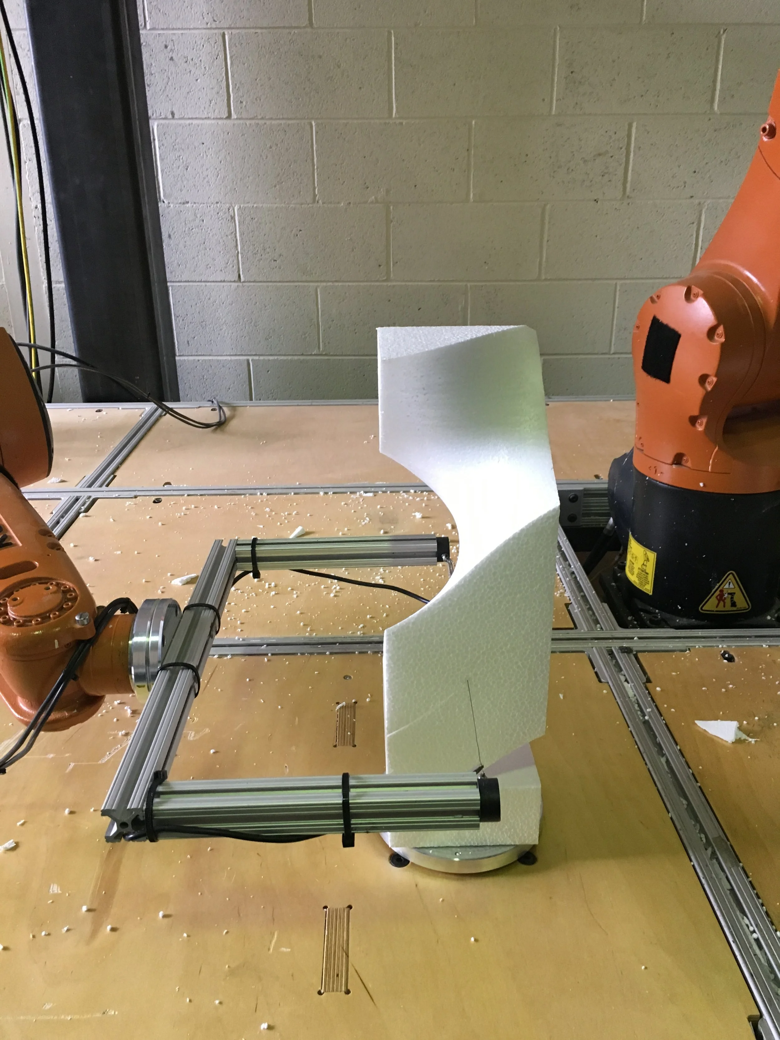 KUKA - Hot Wire Columns