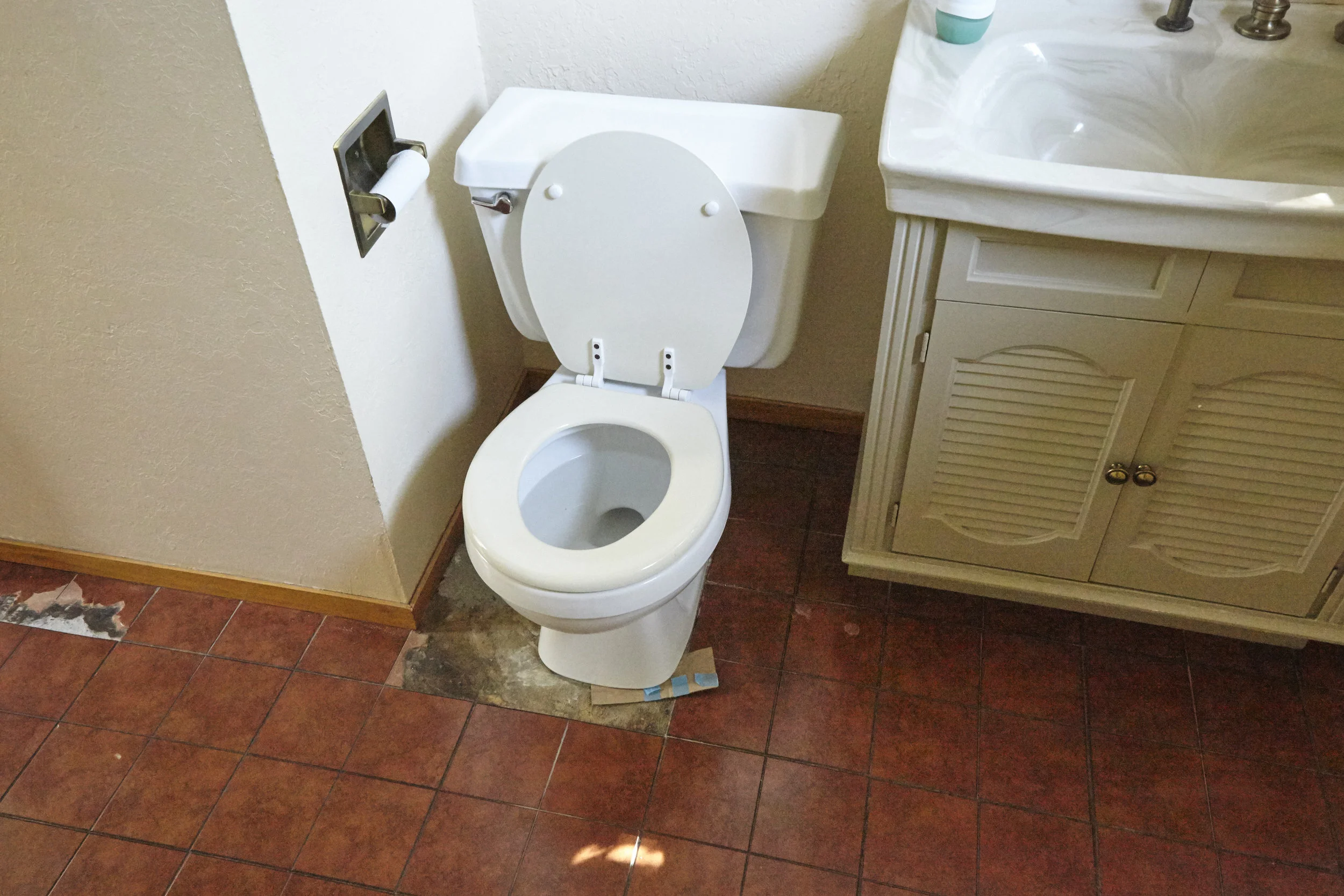 Yep, that's a piece of cardboard acting like a shim. 
