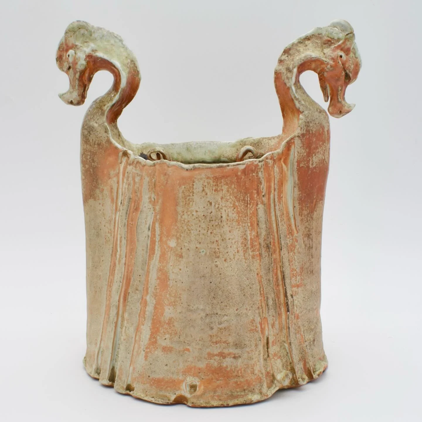 This is probably one of the more silly things I&rsquo;ve made in the studio lately&hellip; but it makes me smile 😊
&ldquo;Seahorse Bucket,&rdquo; Stoneware w/ EPK Flashing Slip, Wood-fired, Cone 12, 2025 
.
.
.
.
.
#pots #pottery #ceramics #ceramic 