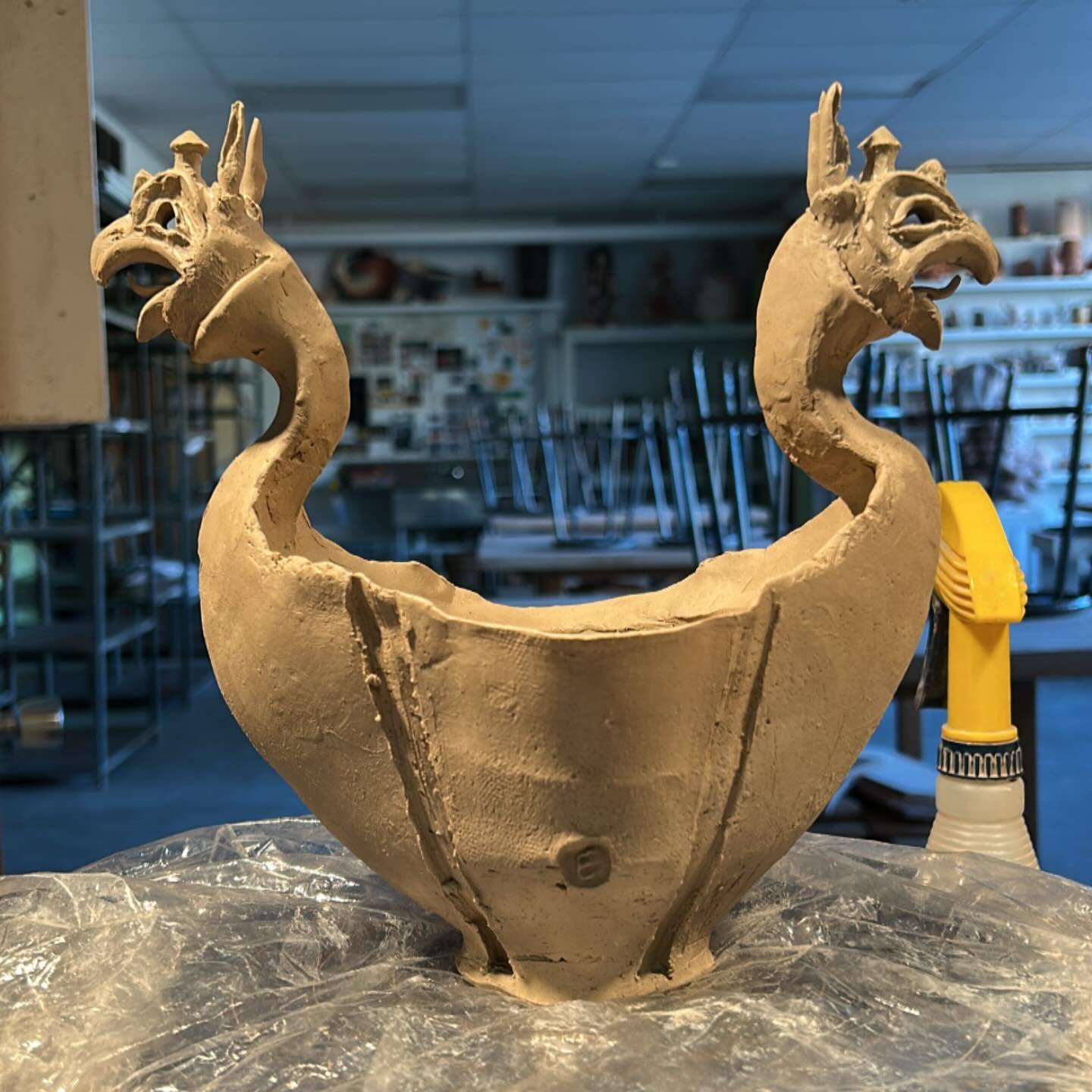 😮&zwj;💨
.
#pots #pottery #ceramics #clay #griffin