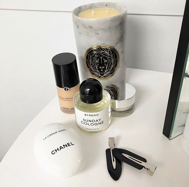 Vanity essentials via @dewitfortheglow.