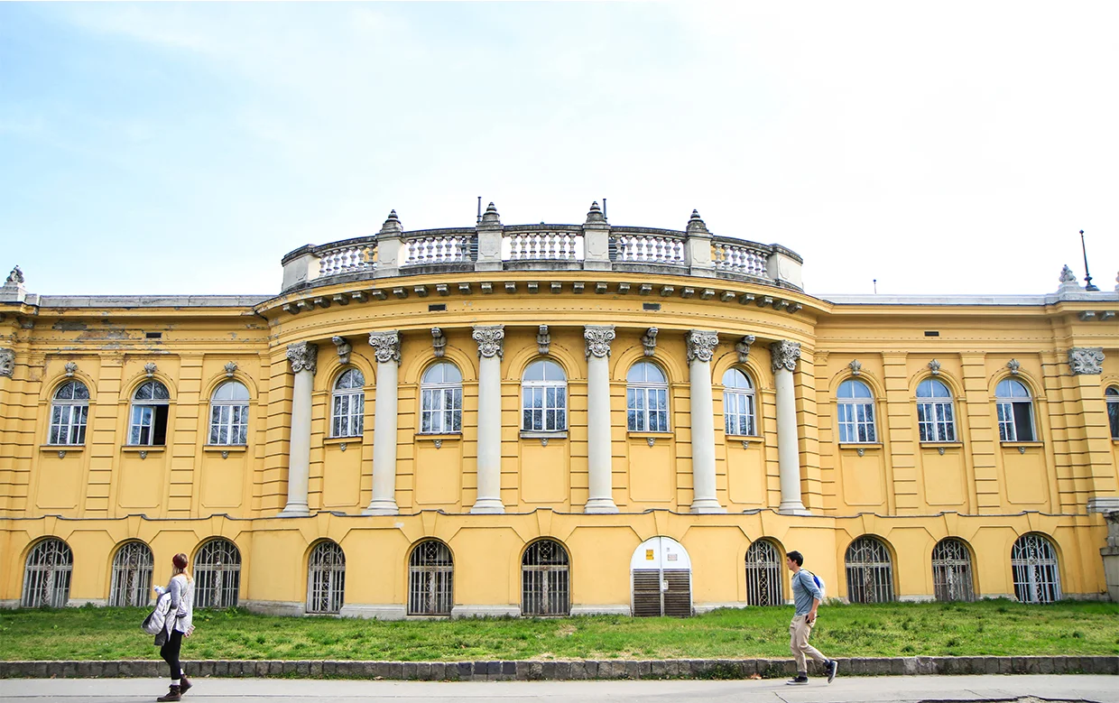 Budapest-Széchenyi-thermal-bath-2.jpg