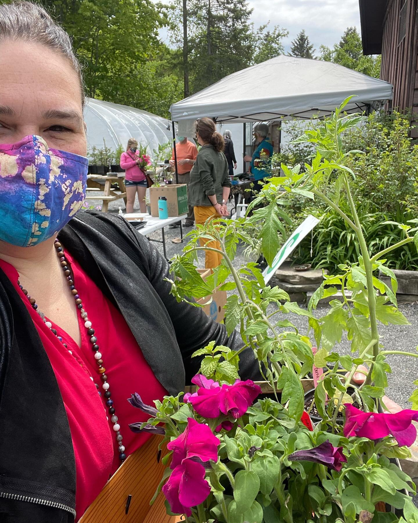 Managed to take a moment and get to Fredericton Botanical Garder with my daughter and her friend the other week.  We went to check out and pick up so many beautiful plants and herbs. So thrilled with the beauties we picked up🎉. We picked up #tomatoe