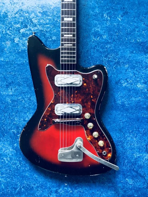 Episode 37 - The Silvertone Silhouette