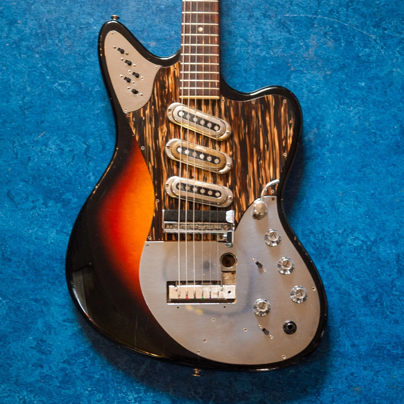 Episode 182 - The Framus Strato Deluxe with Special Guest Hutch Harris