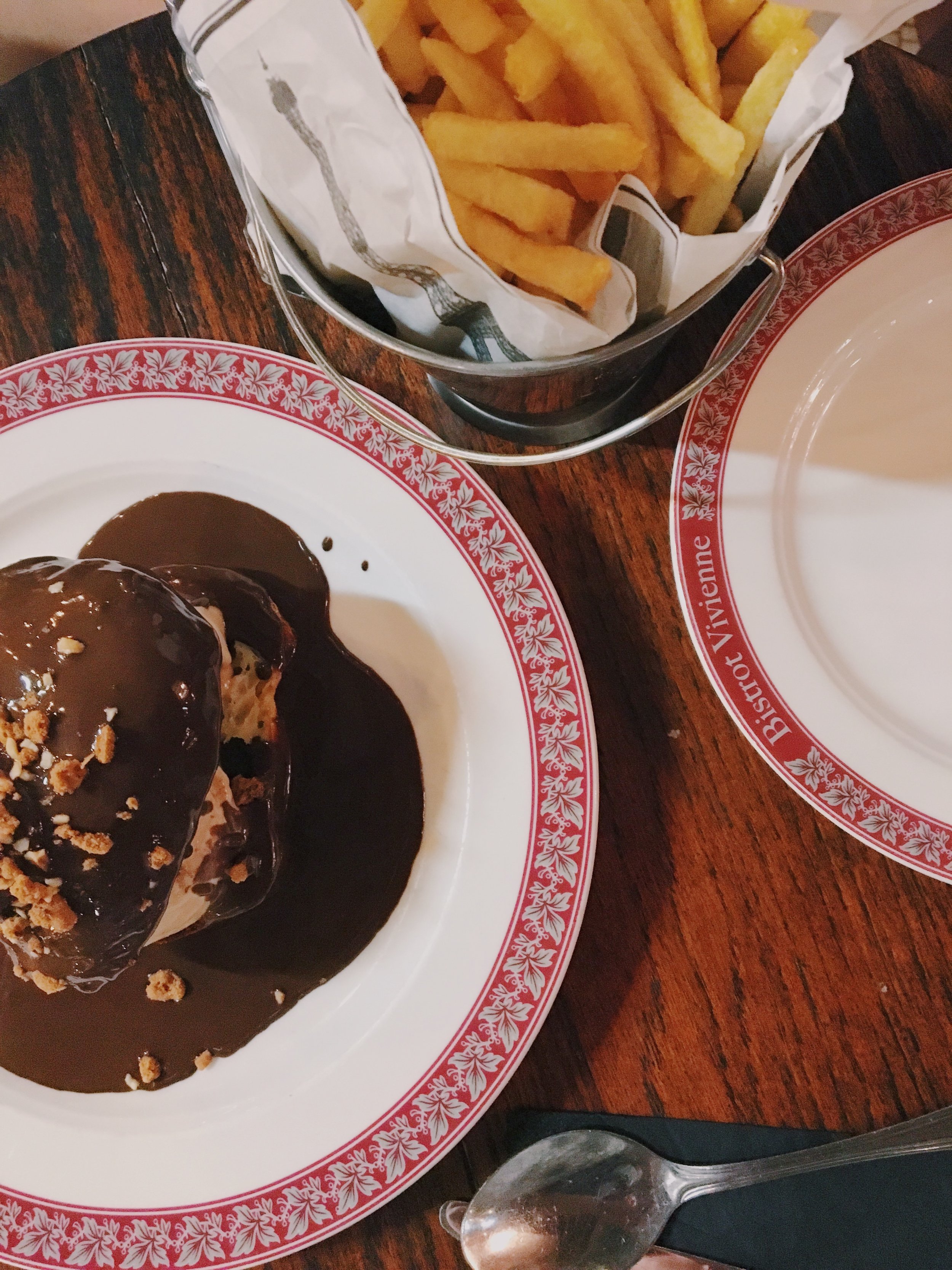 Bistrot Vivienne- Frites+Profiterole.JPG