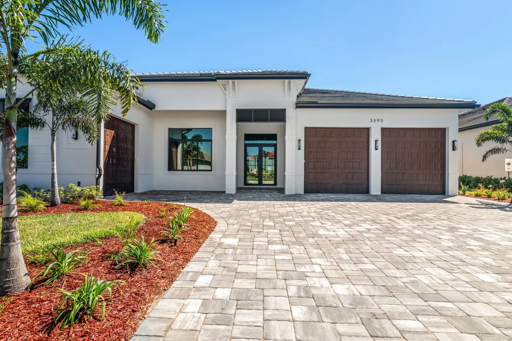 Pinnacle custom home exterior in River Hall Country Club