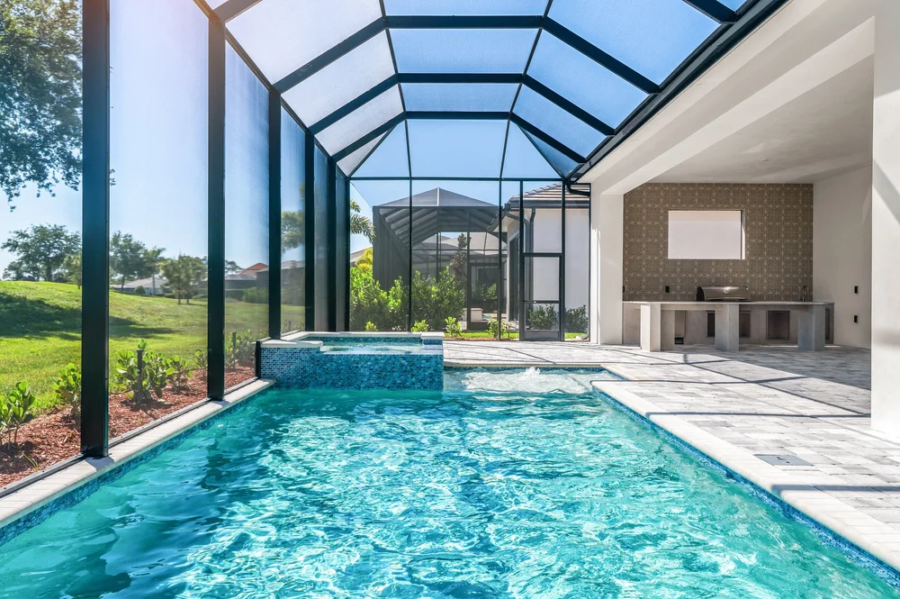 Pinnacle custom home outdoor living area in River Hall Country Club