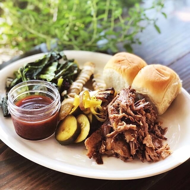 Serving up Memphis Style Pork Shoulder with all the fixin&rsquo;s today and tomorrow. I&rsquo;d tell you how delicious this is but I&rsquo;m not sure I want to share. 🤤
.
.
.
#memphisstylebbq #solvang #mealstogo #farmtotable #buellton #losolivos