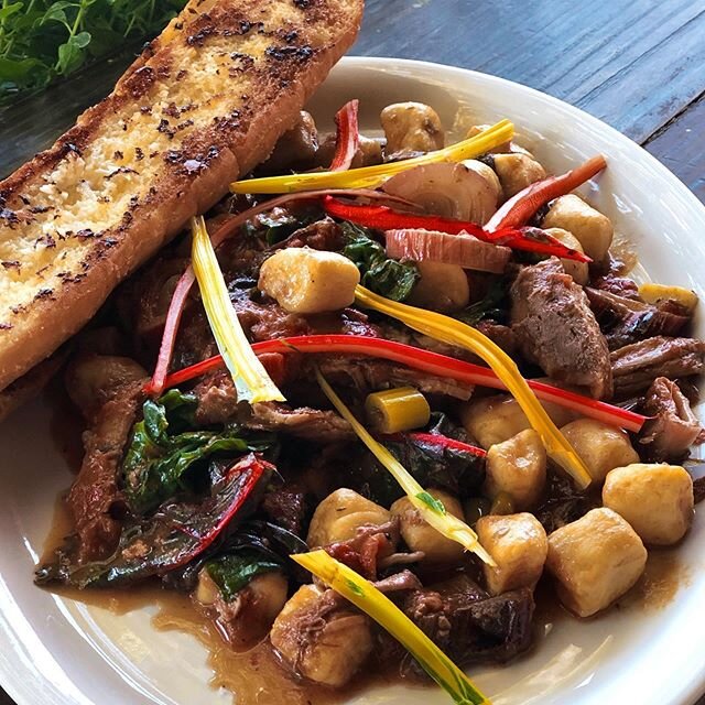 Dinner tonight! Homemade Gnocchi with Smoked Pork Sugo served with Farmer Salad and Spring Garlic Baguette. Meal for 4 $55, Meal for 2 $28 🤤 Order online for pickup (link in bio)
.
.
.
#smokedpork #gnocchi #farmtotable #farmstand