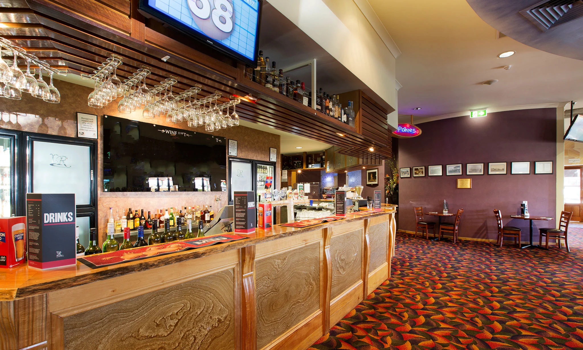 X-drink-specials-RUSSELL_TAVERN_3154.jpg