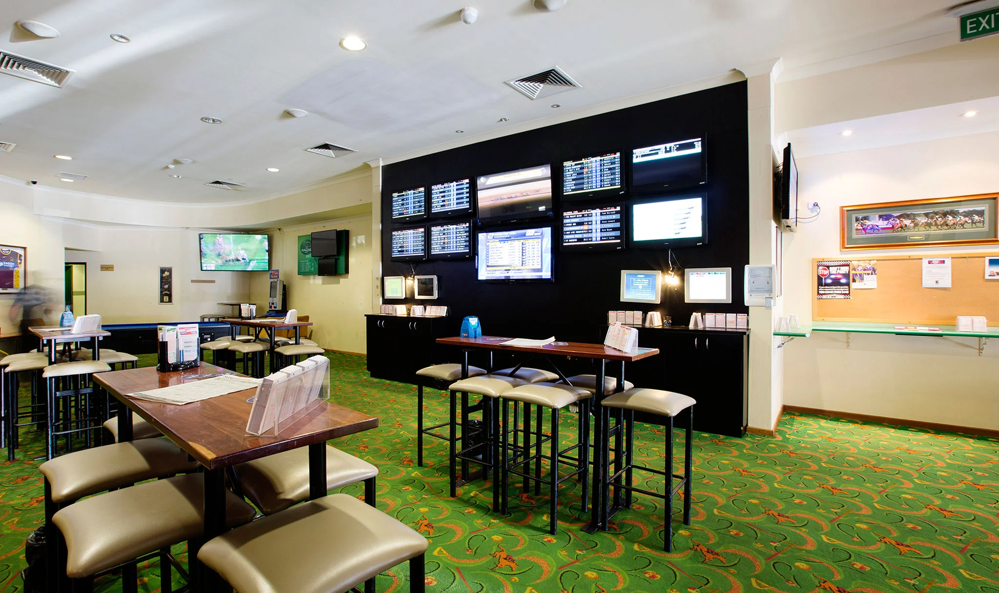 RUSSELL_TAVERN_3166.jpg