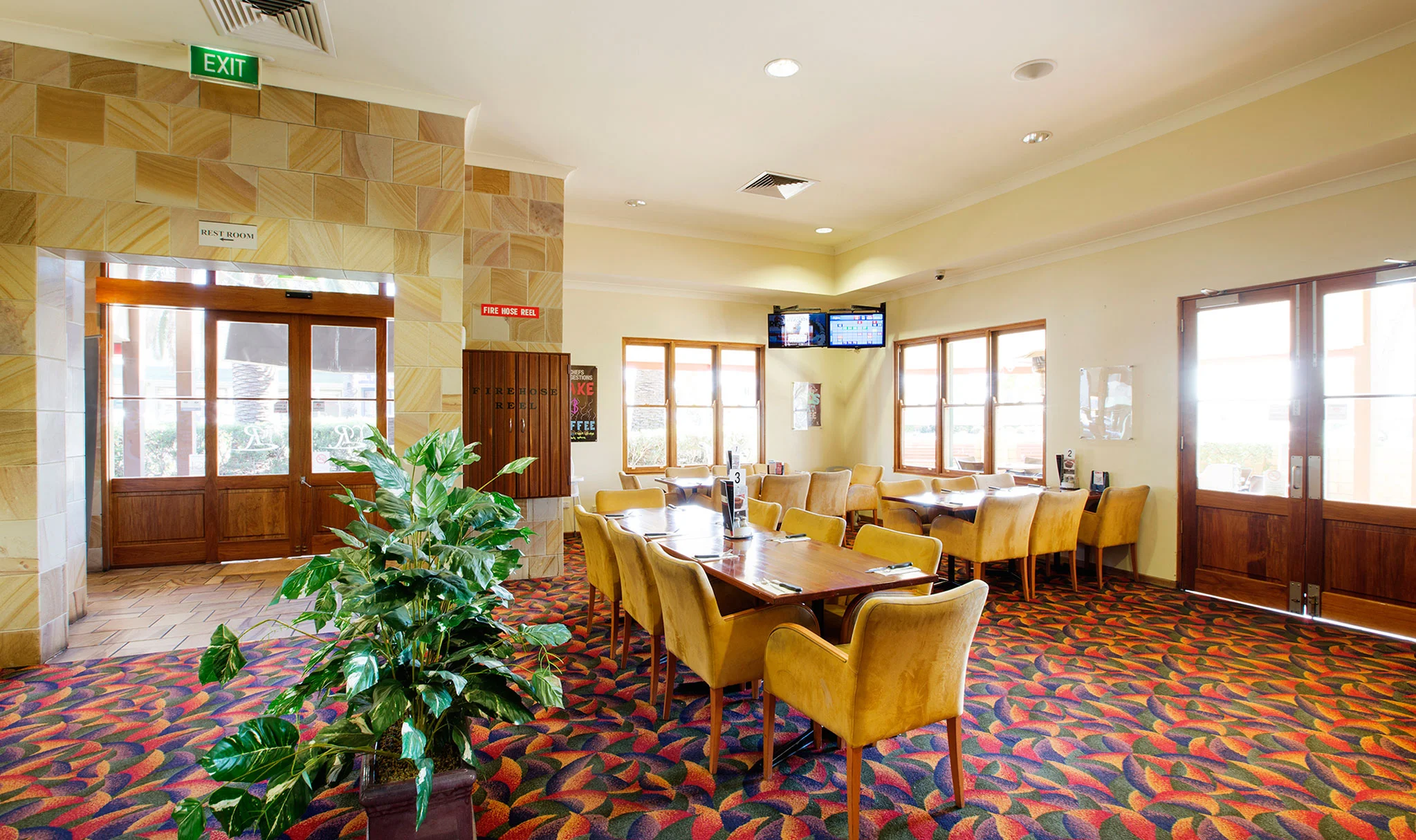 RUSSELL_TAVERN_3141.jpg