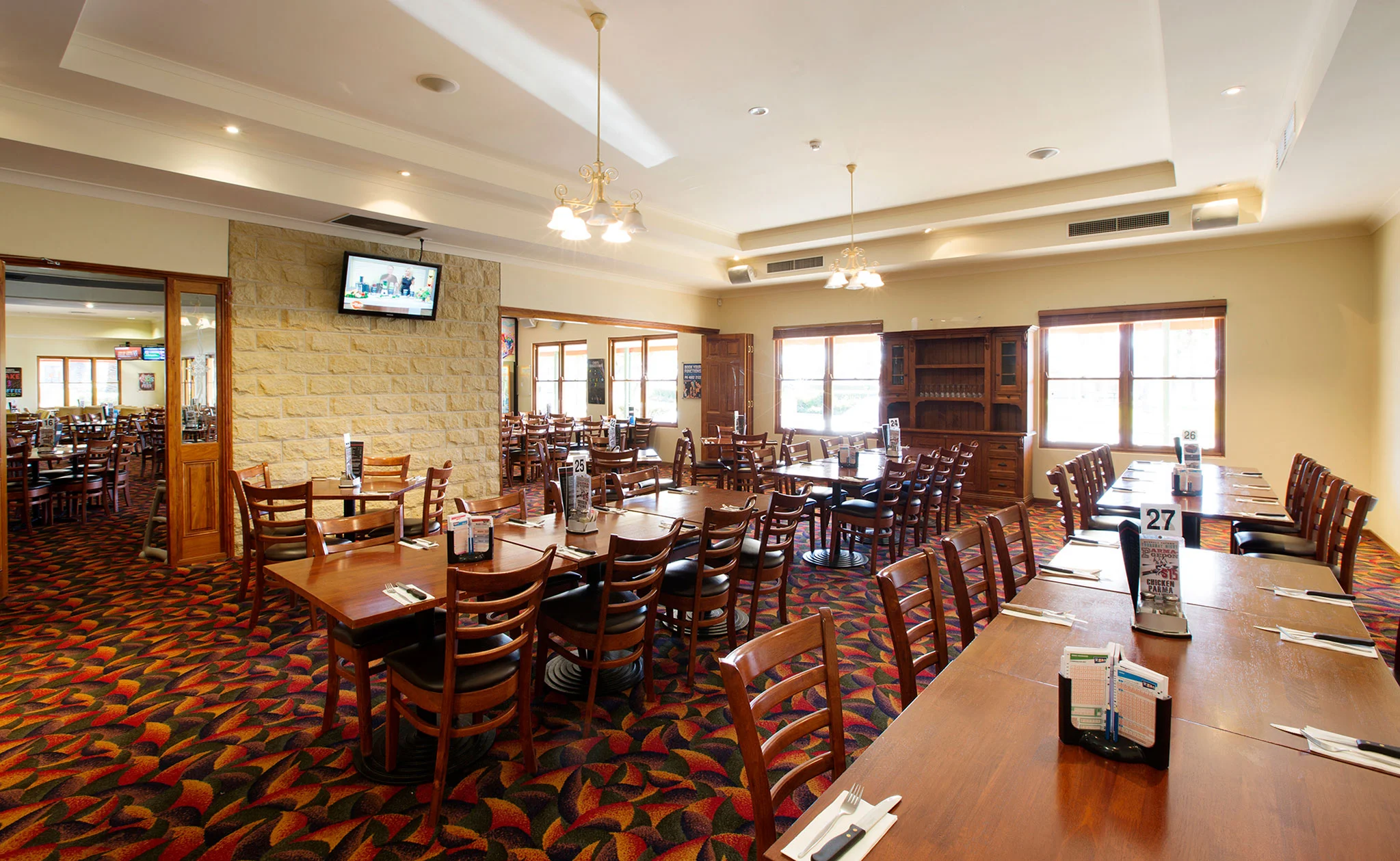 RUSSELL_TAVERN_3113.jpg