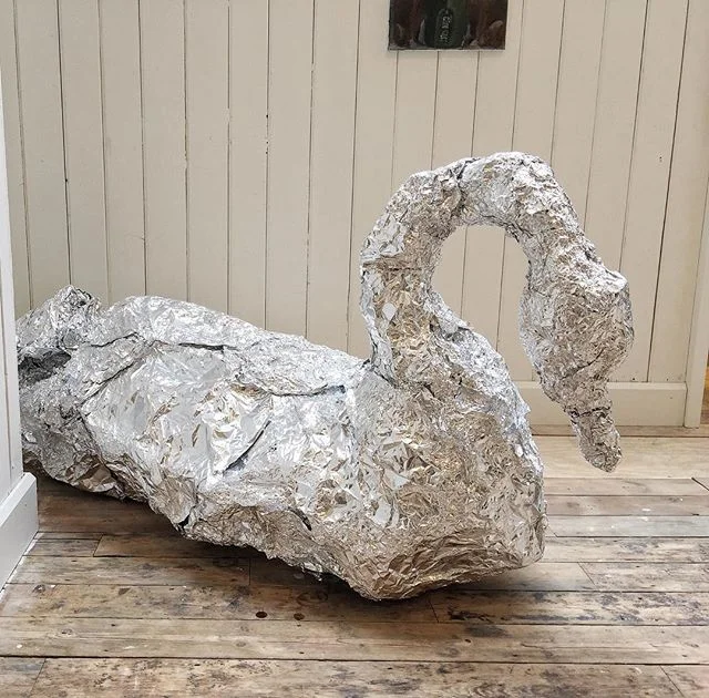 Happy Thanksgiving!  Not a turkey but better, a foil swan! Part of the installation of Gina Fischli and Issy Wood at Royal Academy of Arts Schools Show earlier this year.
.
.
.
#artinstallation #contemporaryart #foilswan #raschoolsshow2018 #ginafisch