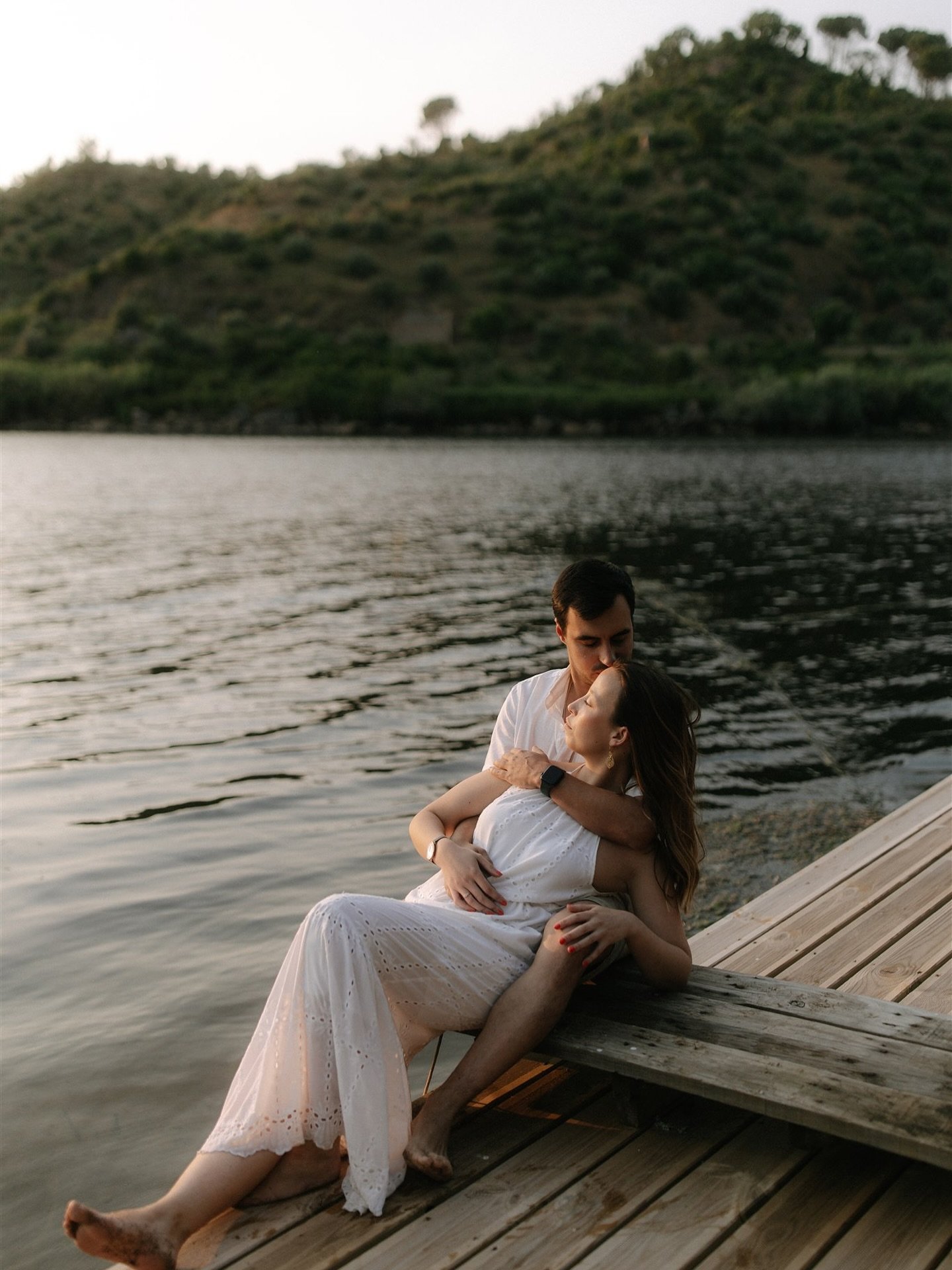 A riverside beach, a sunset painted in warm tones, and love by my side. It&rsquo;s not too much to ask.

V&iacute;deo: @makemydayfilms