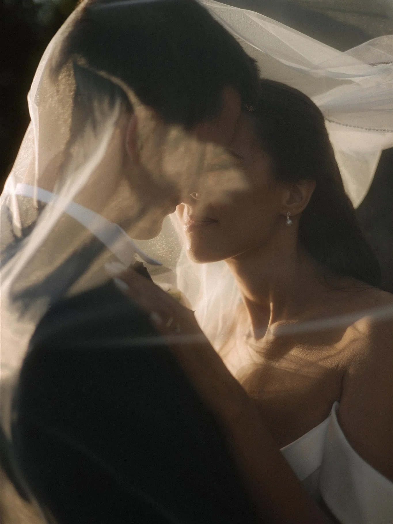 A day filled with sunshine and good vibes.
These past days have been so beautiful.

Venue @quintadabichinha 
MUA @joanabastos.makeup 
.
.
.
.
.
.
.
.
.
.
.
.
.
.
.
StorytellingWeddingPhotographer #EditorialWeddingPhotography #ArtfulWeddingPhotographe