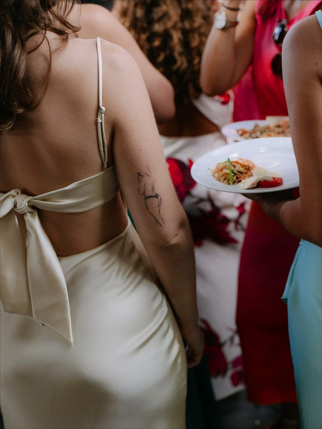 There&rsquo;s something magical about the cocktail hour. I can move freely and catch all those subtle, beautiful moments.

2nd shooter @nunofarizo 

.
.
.
.
.
.
.
.
.
.
.
.
.
.
.
.
.
.
.

#CocktailHour
#WeddingDetails
#EventPhotography
#WeddingMoment