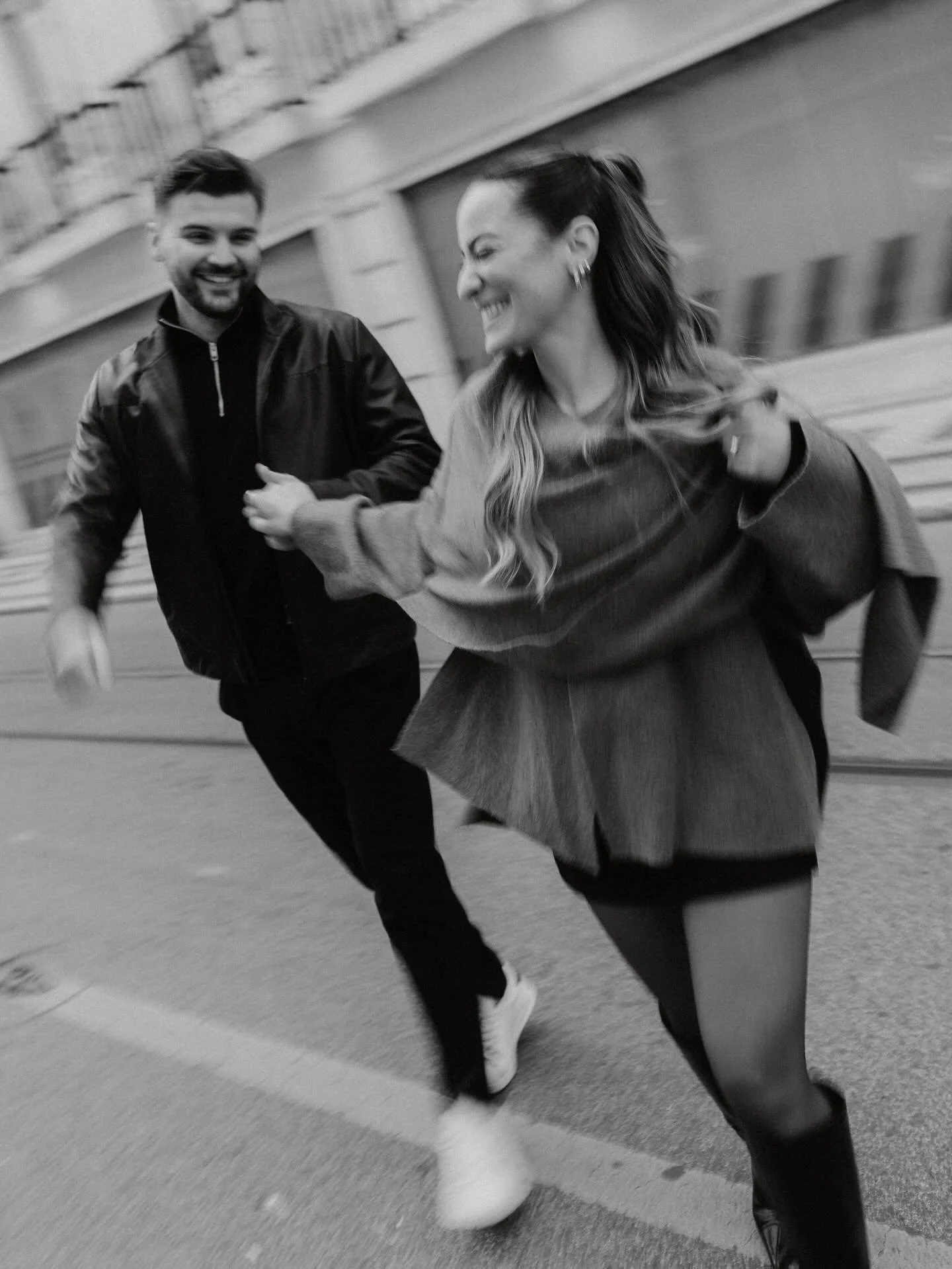 Weather aside, we had the best time exploring the streets of Lisbon ✨

#lisbonlovers 
#weddingphotographer
#engagement
#portugalweddingphotographer
#pauloremediosfotografia