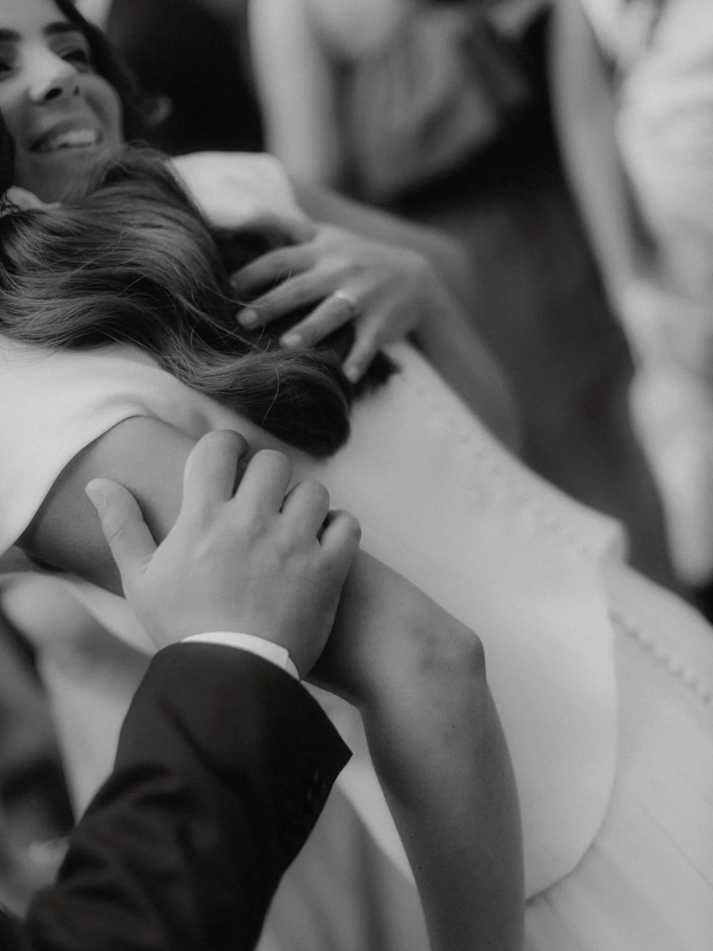 Details, details and details. Yup I love details 🤍

Venue @molhapao
Dress @susanaagostinho.pt
Suit @alphaiatept
Flowers @bellafloristalisboa
MUA @raquelestevens
Hair @erikiric
Lights @avkevents
Dj @ximpa_melomania_djs
Decor @festasesonhos.eventos
Ca