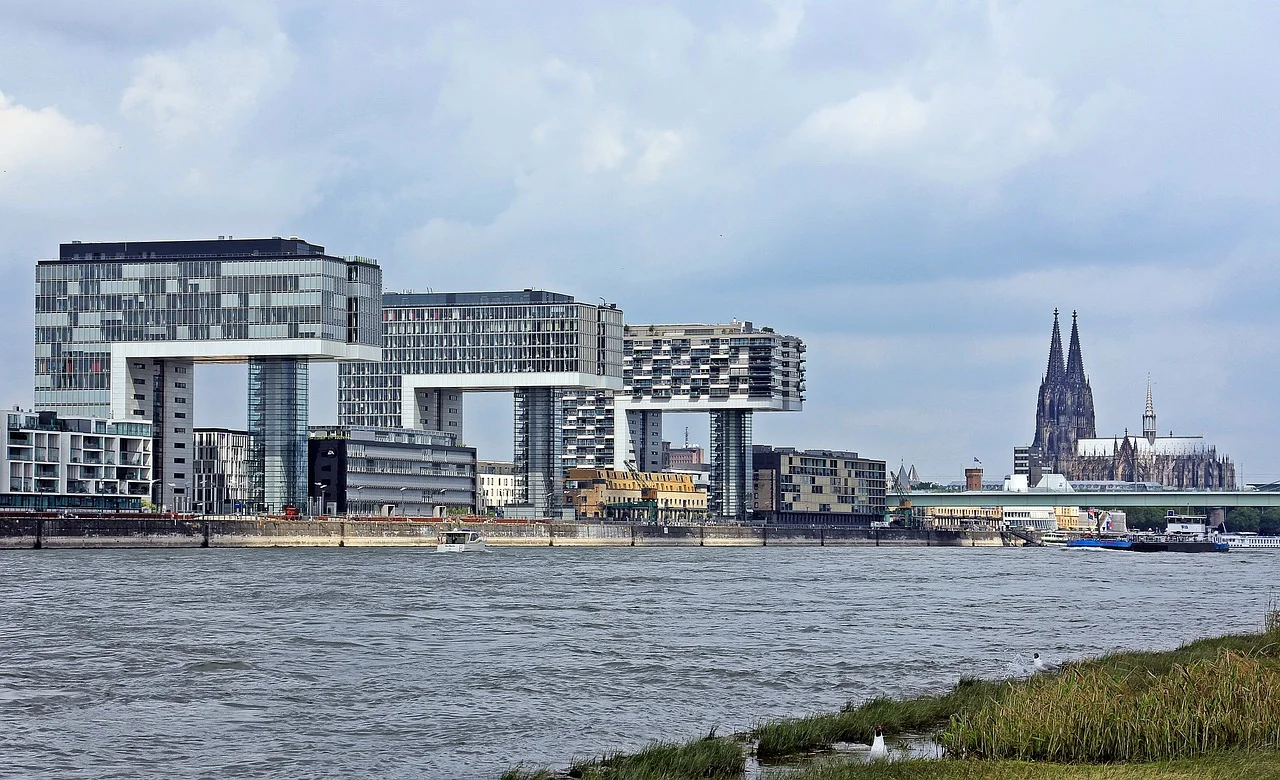 crane-homes-1507525_1280_pixel2013.jpg