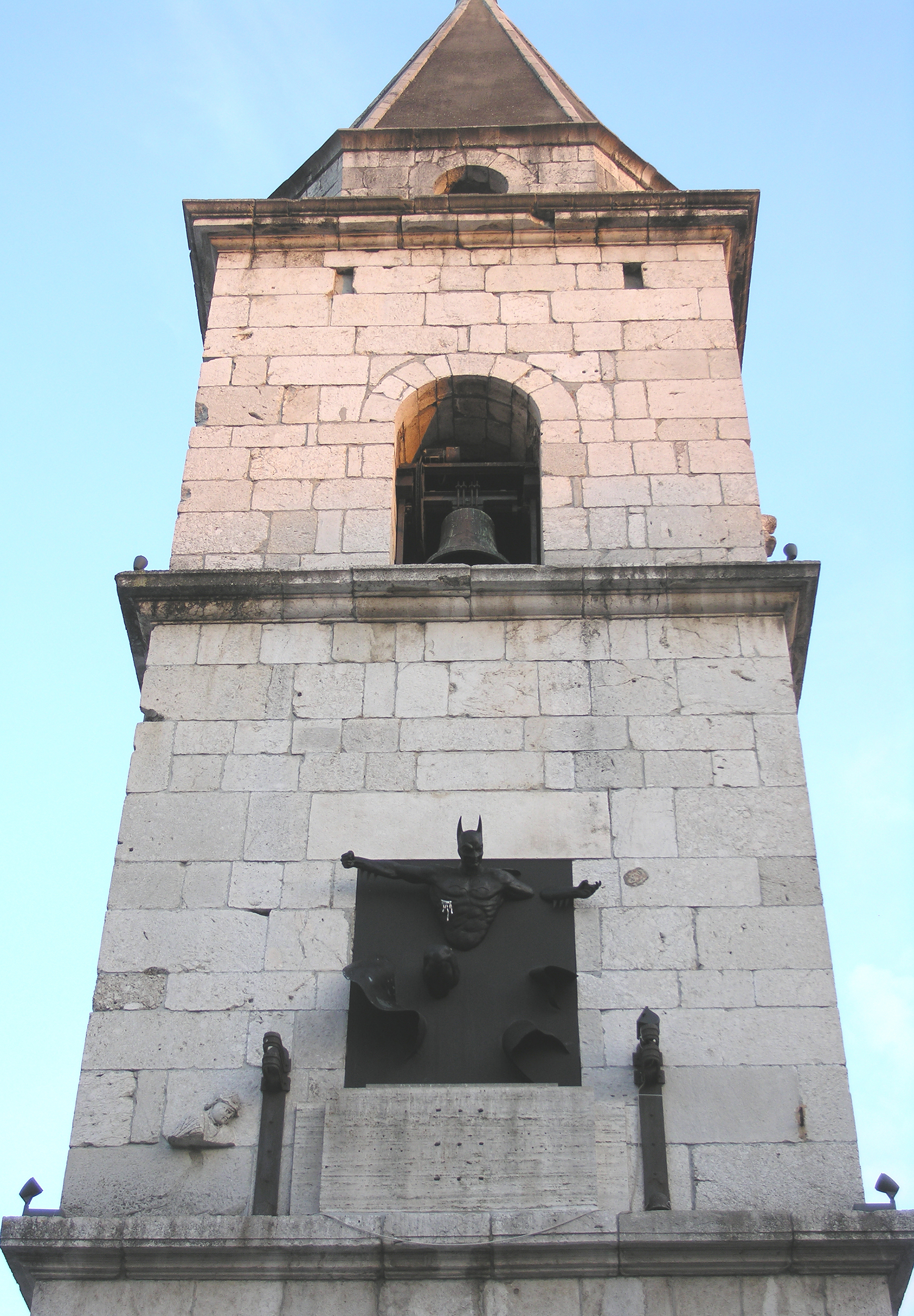    This is not a love song 6 , 2006 . Civic Tower, Benevento. Photo: Studio Adrian Tranquilli 