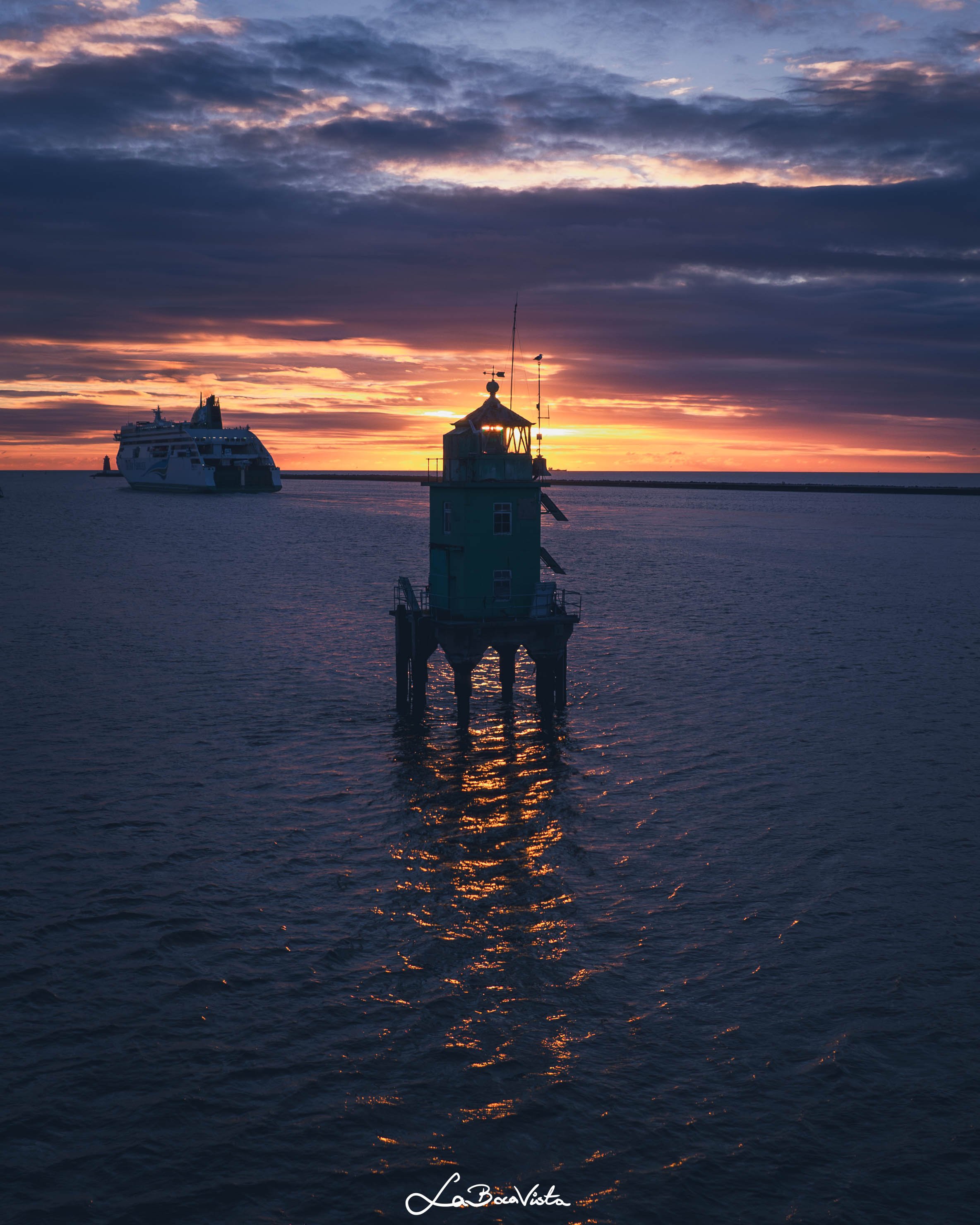 Poolbeg_02.jpg