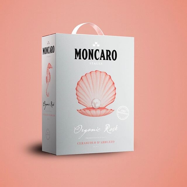 Hello Summer. 😎🍷
@moncaro_wines #organic #rose on shelf now in @systembolaget in #sweden 
#rose #ros&eacute; #winelabel #winelabeldesign #branding #design #illustration #italy #italianstyle