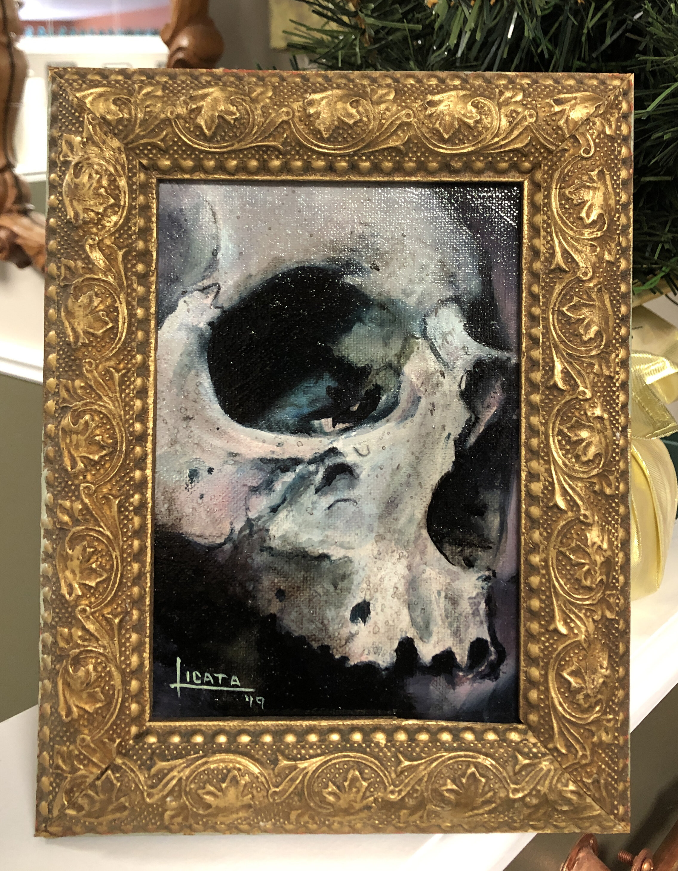 Skull_painting_gold_frame.jpg