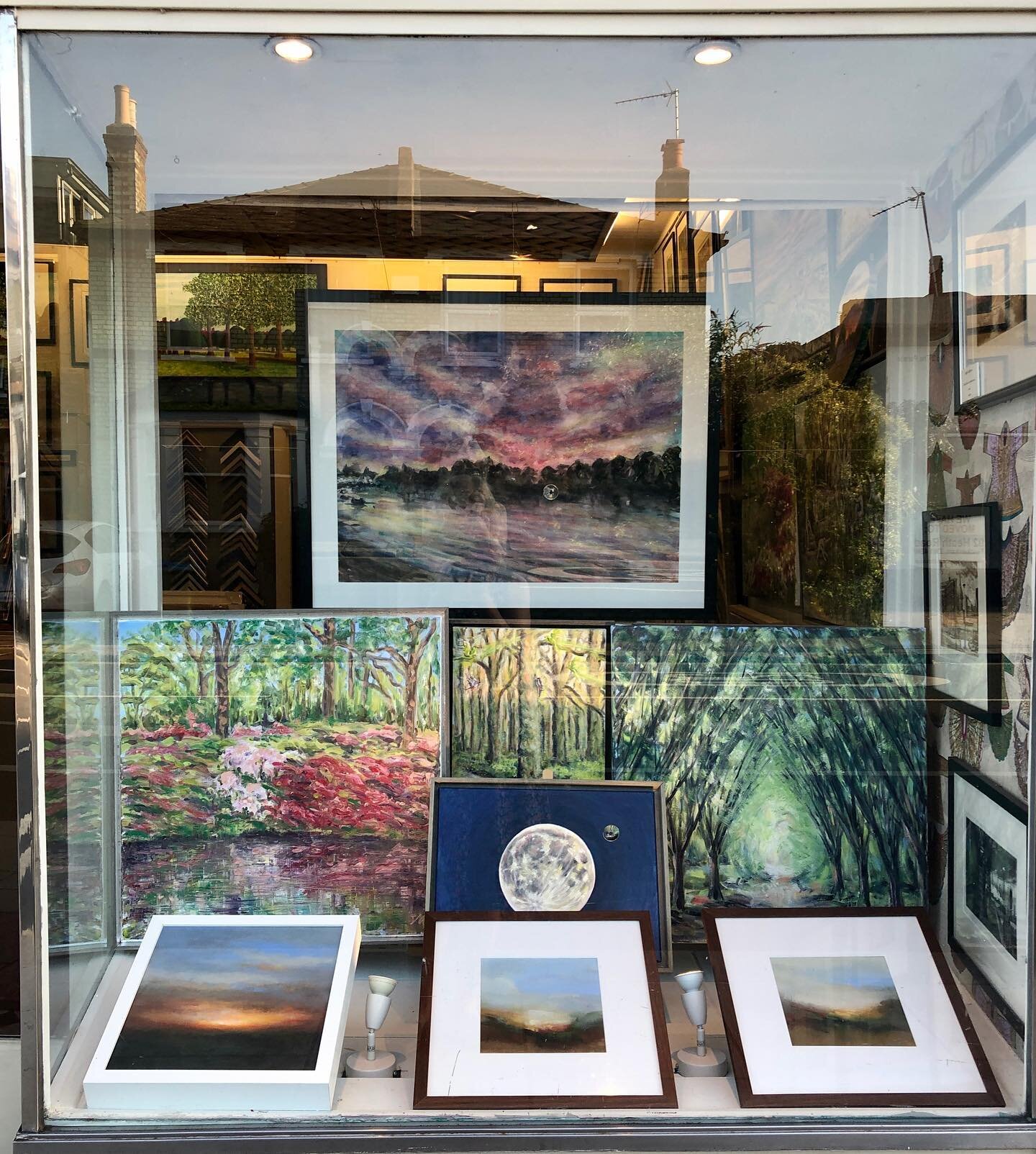 &ldquo;Isabella Plantation&rdquo; oil painting 60x60 cm by @doinamoss with signature silver gilded inner shadow frame, reflecting the light, adding radiance from within, is finally installed at the @leighgalleryuk. Part of the premiere are the &ldquo