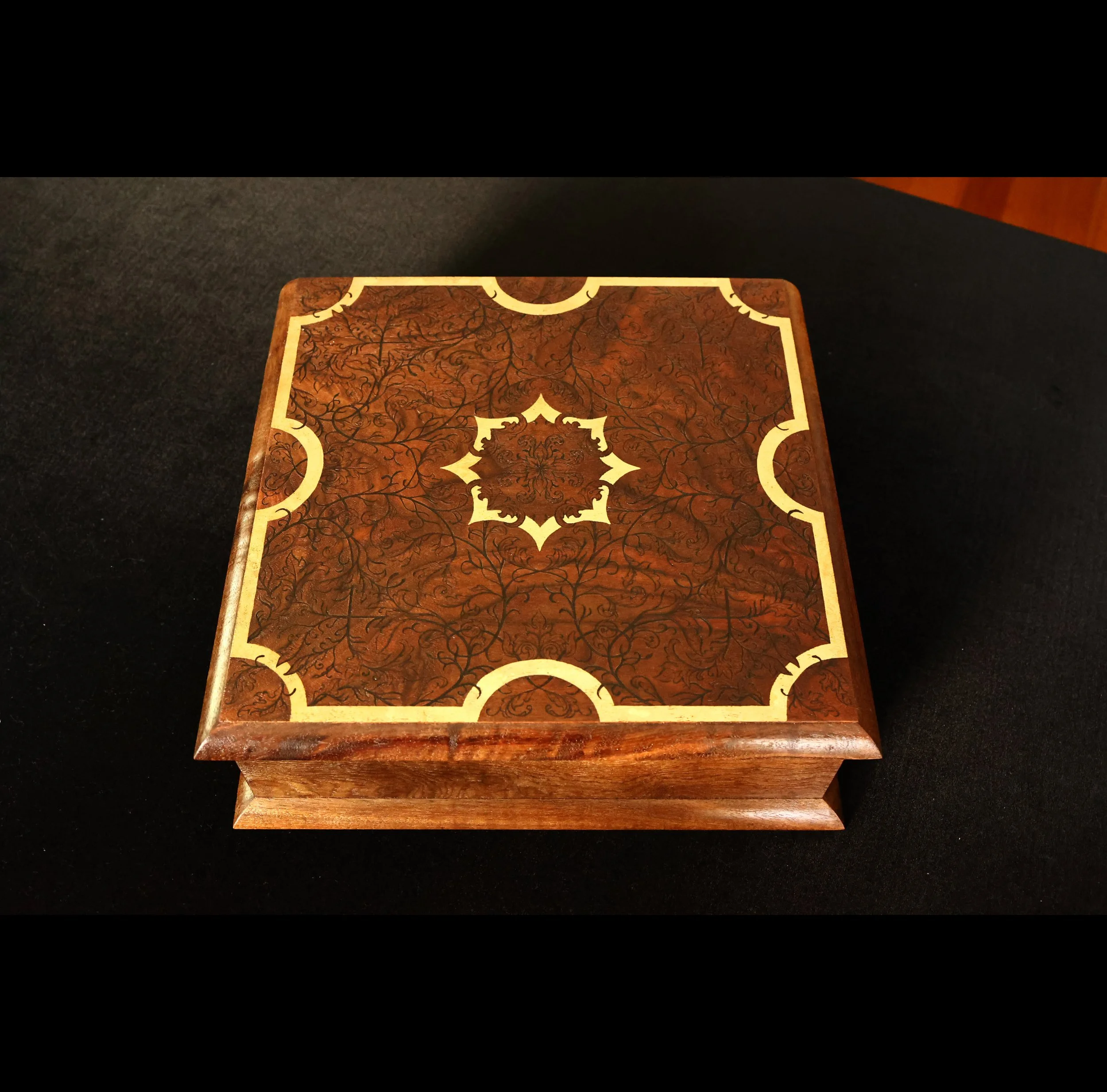 William and Mary Seaweed Lace Box