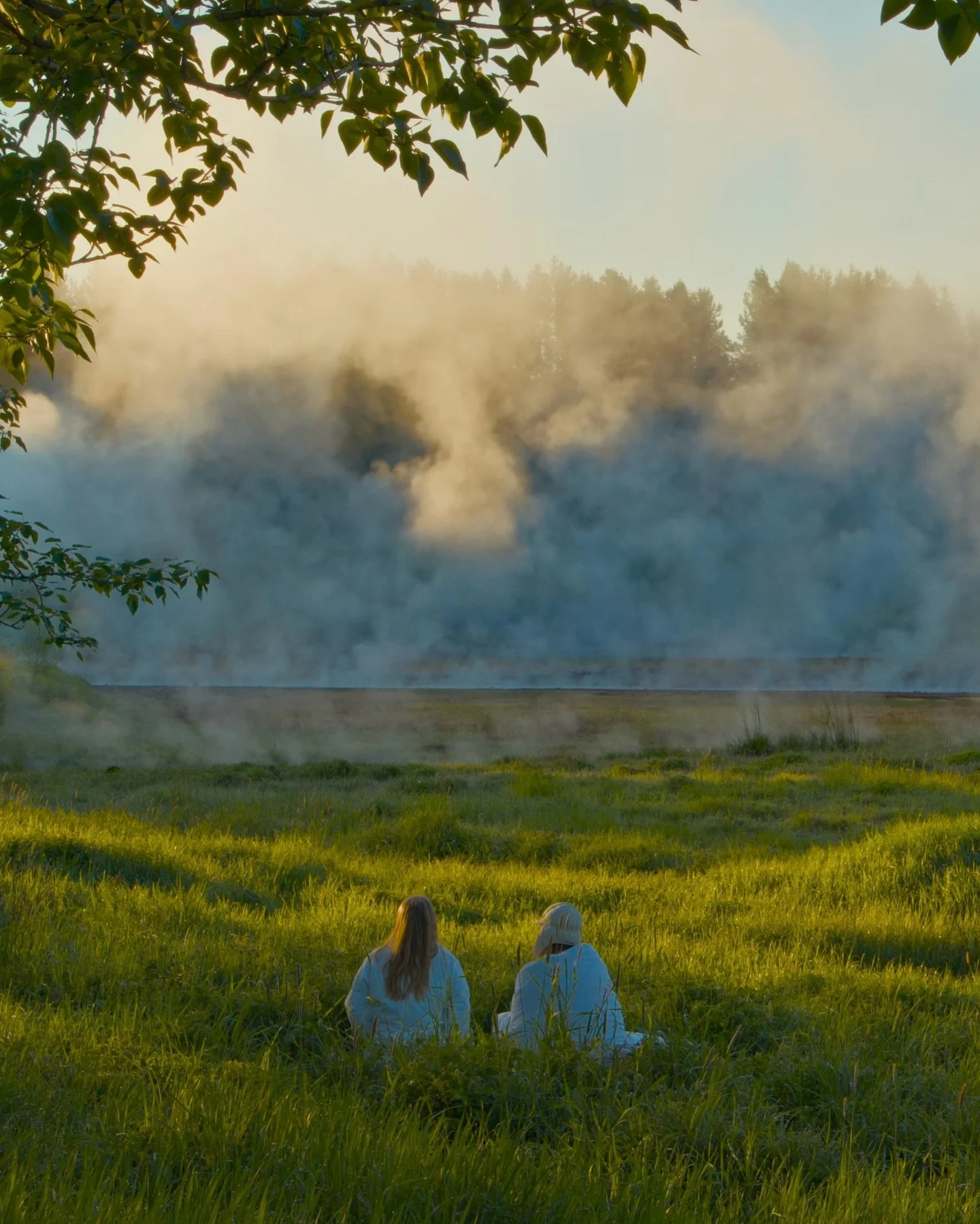 Verið velkomin á opnun sýningarinnar „Endurómur“ á sunnudaginn kl. 16 í Gryfjunni, þar sem frumsýnd verða tólf vídeóverk eftir erlenda og íslenska listame