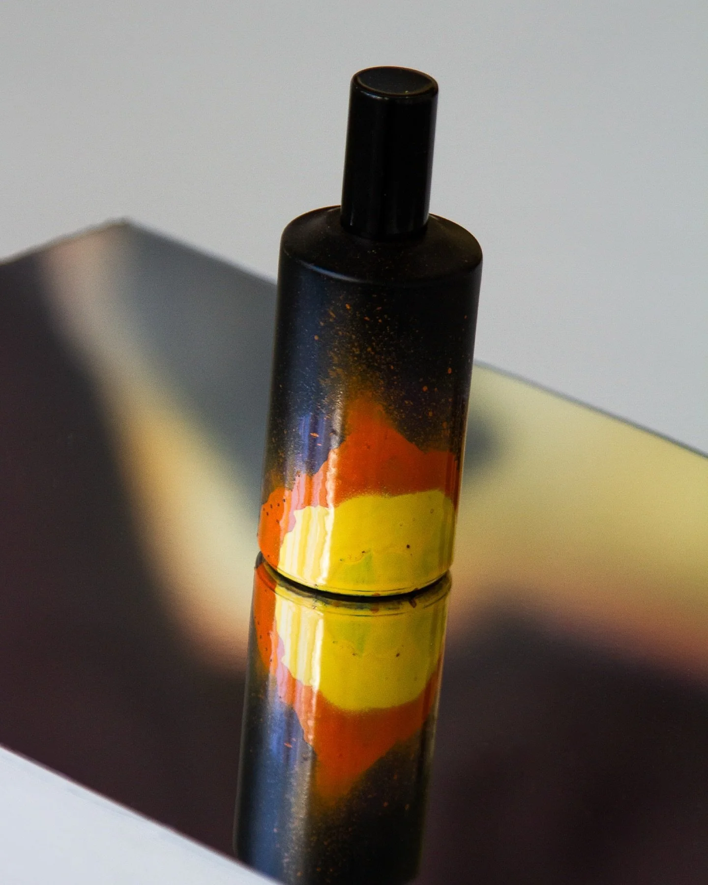 Tveir ilmir handgerðir af Fischersund fyrir sýninguna 𝑺*𝒙 𝑻𝒂𝒑𝒆. Fáanlegir á asmundarsalur.is
🔀
Two fragrances handcrafted by Fischersund for the exhibition 𝑺*𝒙 𝑻𝒂𝒑𝒆. Available at asmundarsalur.is